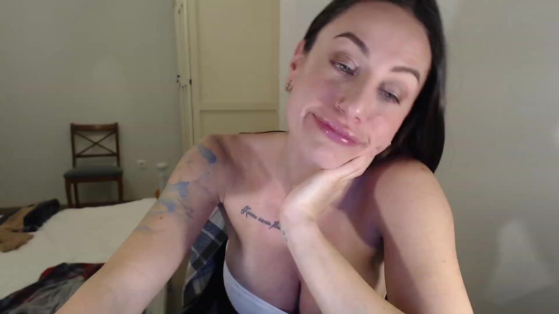 Gallery image thumbnail from ErikasMagic's myfreecams stream on, 02/22/2023, 20:07 image 12 of 20