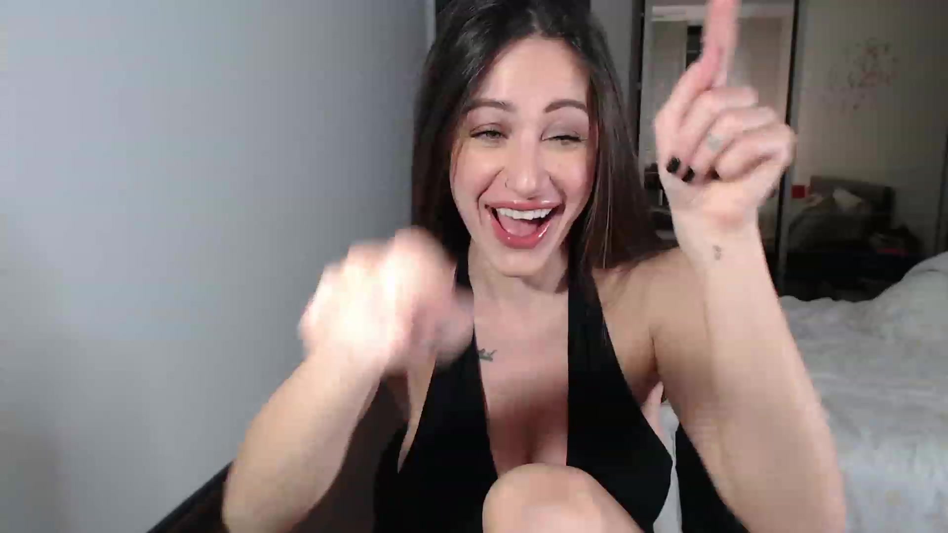Gallery image thumbnail from ErikasMagic's myfreecams stream on, 02/27/2023, 20:39 image 6 of 20