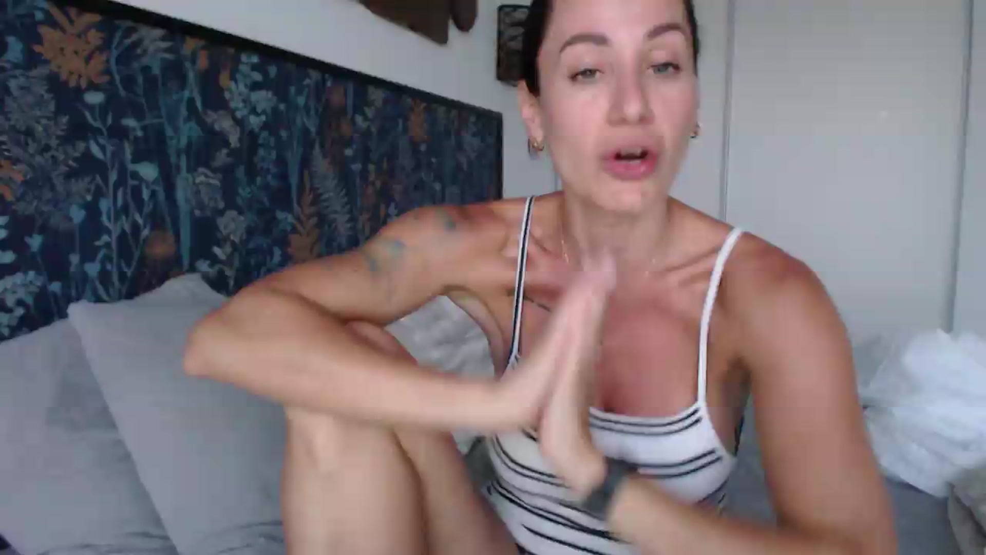 Gallery image thumbnail from ErikasMagic's myfreecams stream on, 08/10/2026, 19:26 image 17 of 20