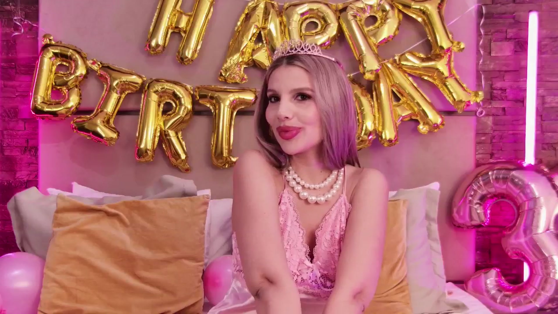 Gallery image thumbnail from ErinHartX's myfreecams stream on, 02/10/2025, 24:45 image 20 of 20