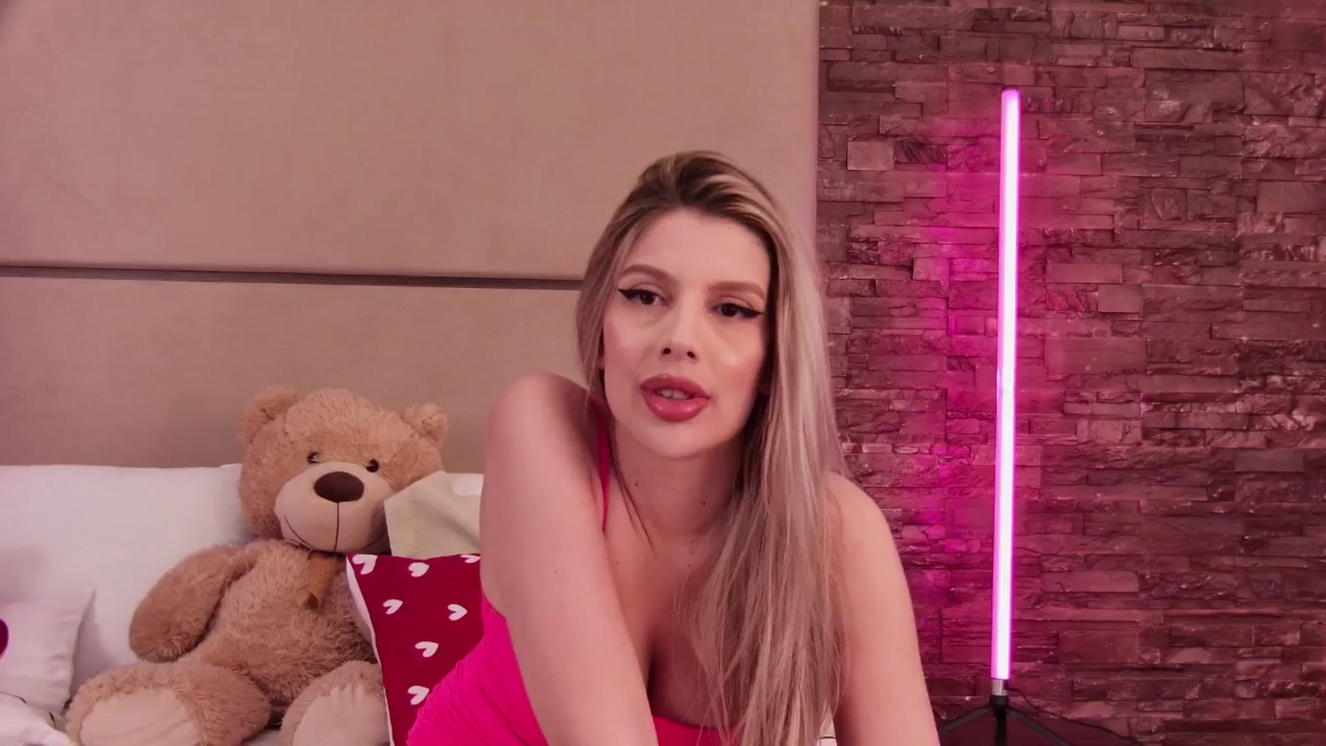 Gallery image thumbnail from ErinHartX's myfreecams stream on, 02/27/2025, 02:01 image 10 of 20
