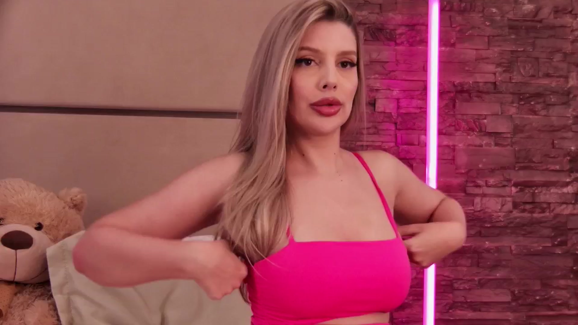 Gallery image thumbnail from ErinHartX's myfreecams stream on, 02/27/2025, 02:01 image 12 of 20