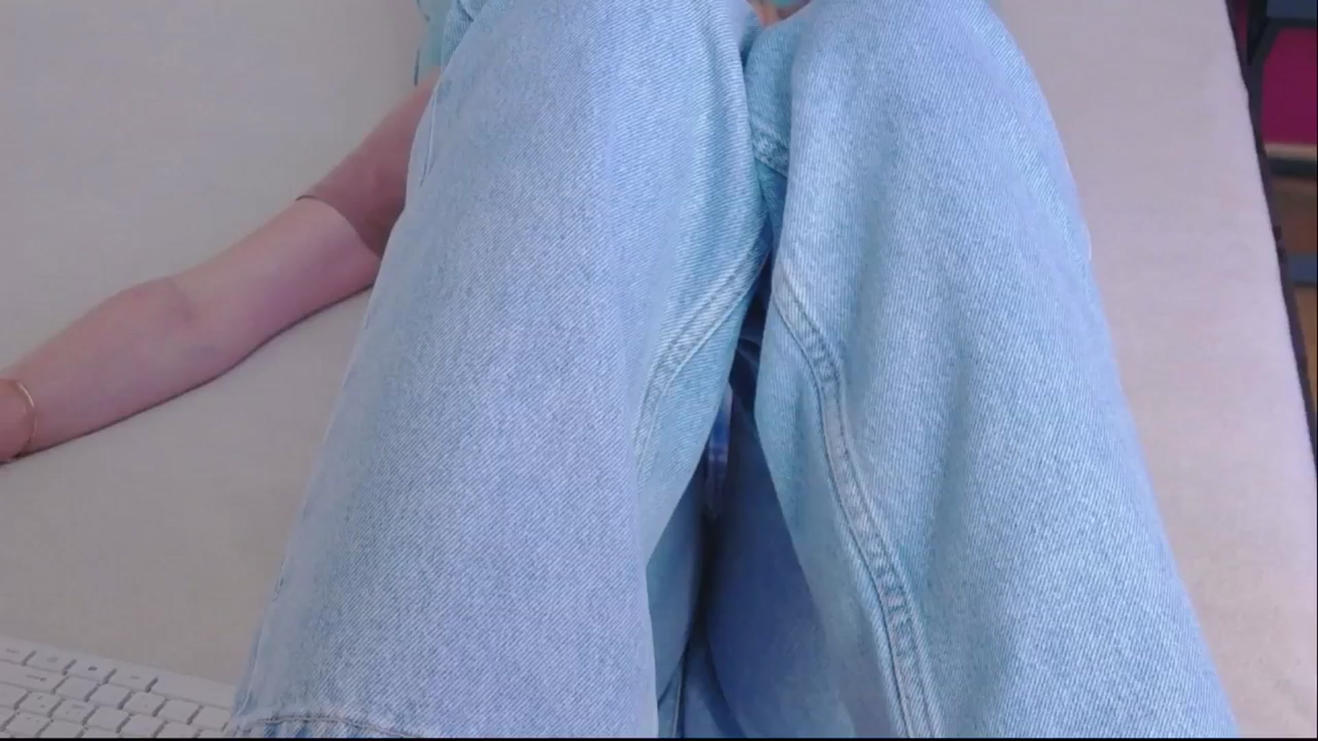 Gallery image thumbnail from ErinOn's myfreecams stream on, 06/15/2025, 14:39 image 9 of 20