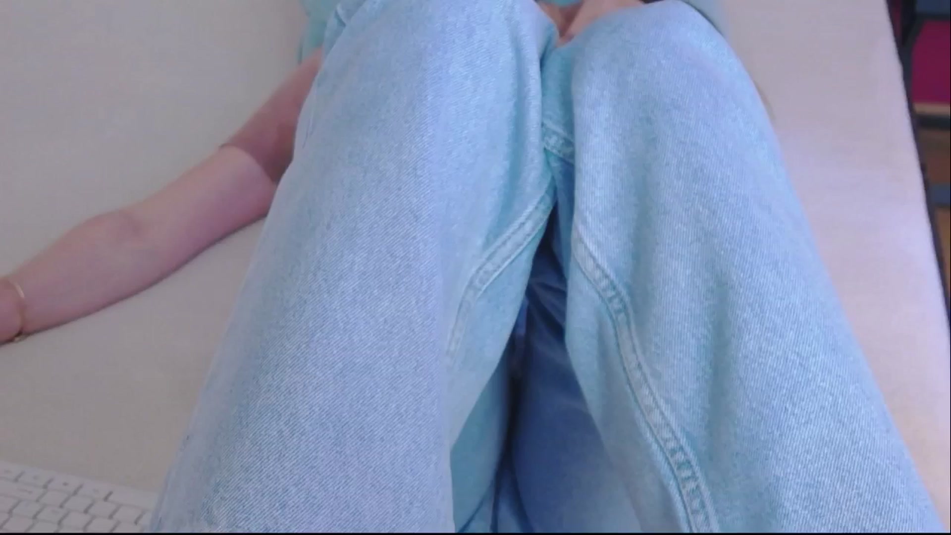 Gallery image thumbnail from ErinOn's myfreecams stream on, 06/15/2025, 14:39 image 8 of 20