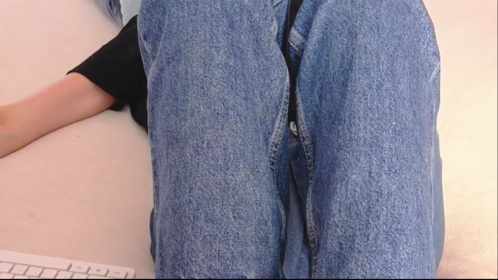 Gallery image thumbnail from ErinOn's myfreecams stream on, 07/08/2025, 15:30 image 19 of 20