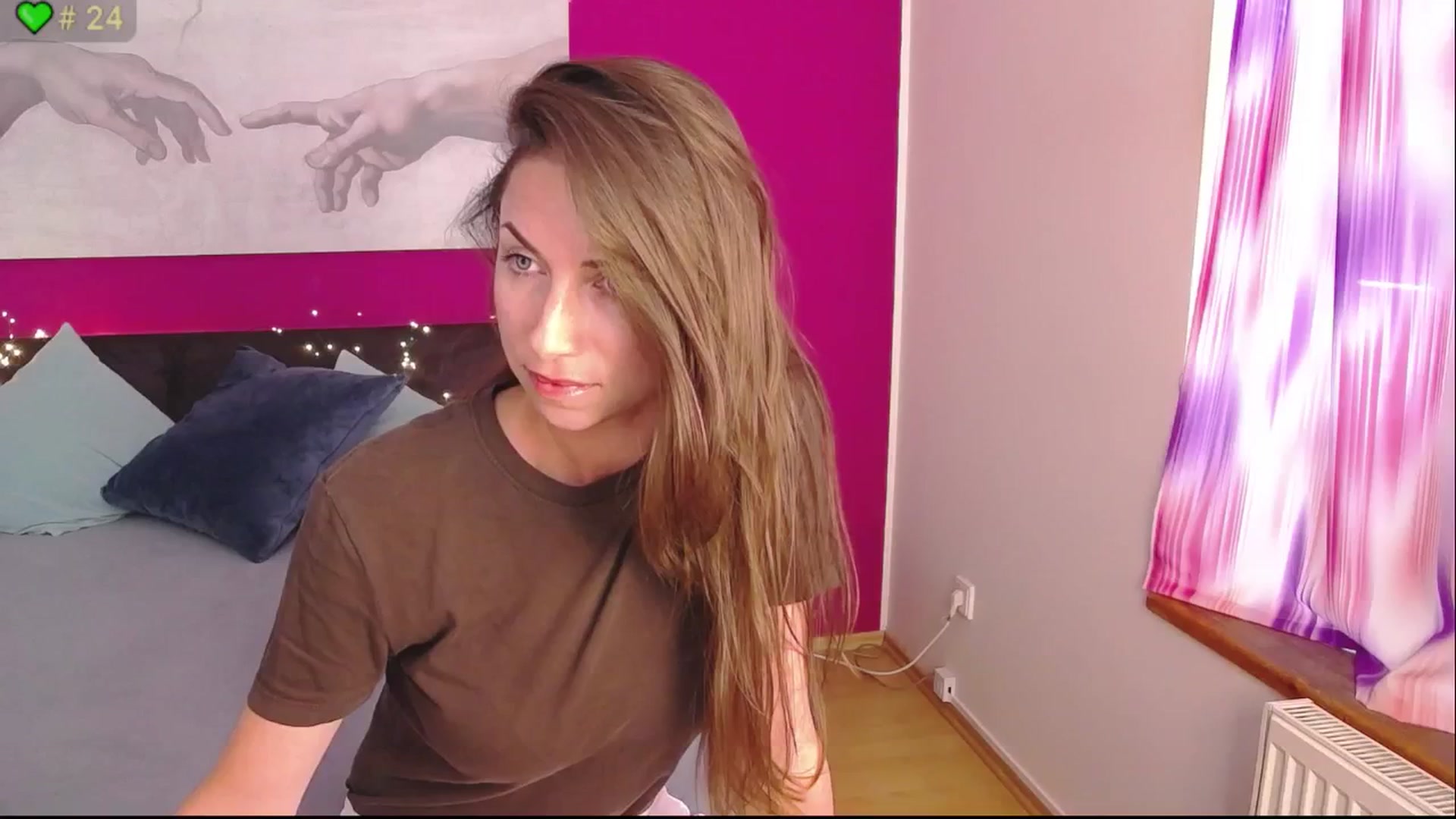 Gallery image thumbnail from ErinOn's myfreecams stream on, 09/18/2025, 14:29 image 12 of 20