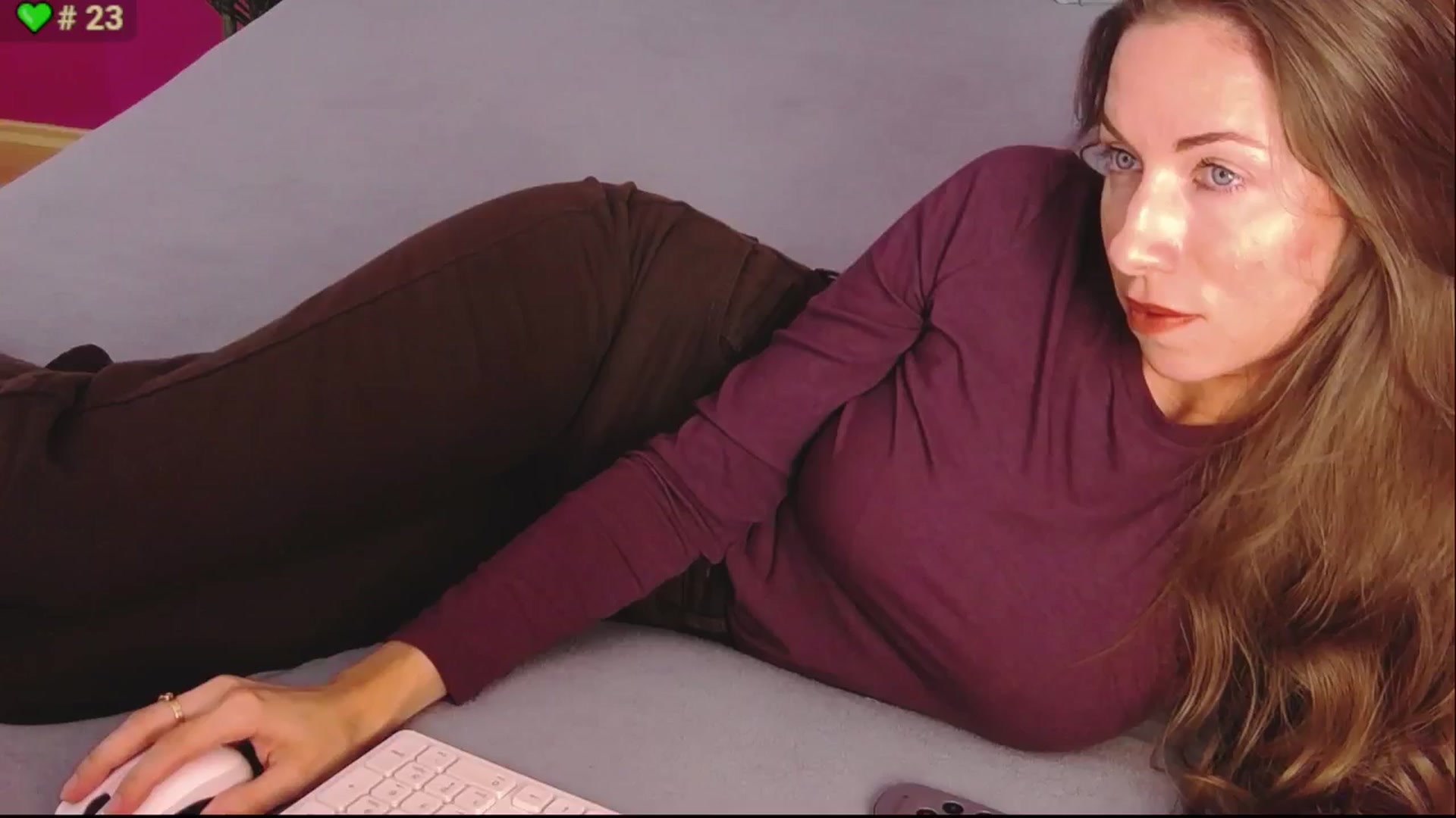 Gallery image thumbnail from ErinOn's myfreecams stream on, 09/26/2025, 14:15 image 5 of 20
