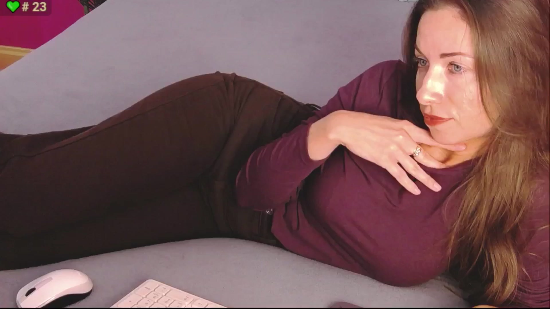 Gallery image thumbnail from ErinOn's myfreecams stream on, 09/26/2025, 14:15 image 7 of 20