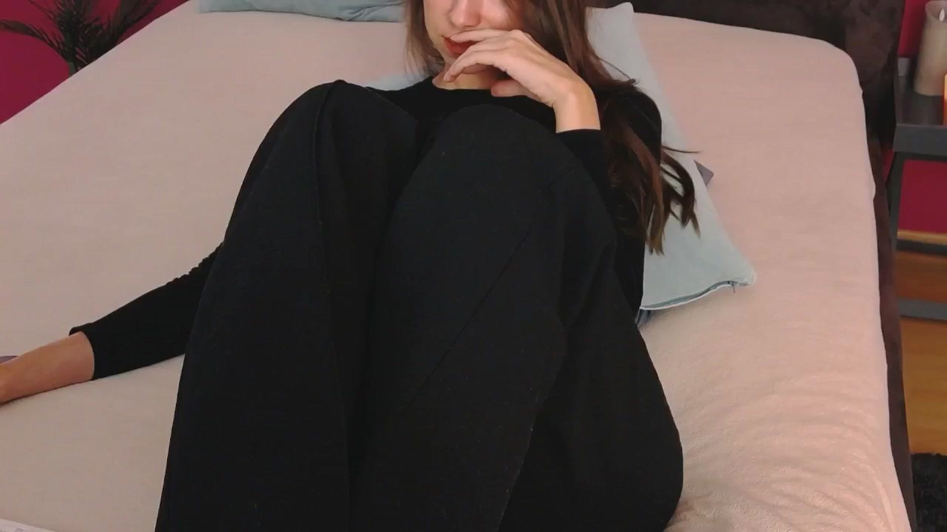 Gallery image thumbnail from ErinOn's myfreecams stream on, 10/09/2025, 15:17 image 17 of 20