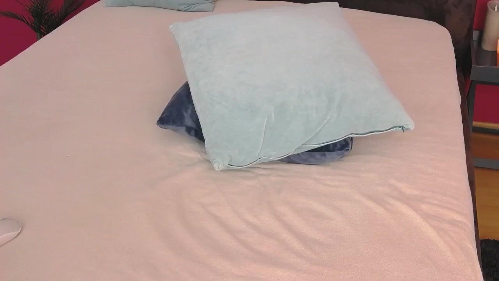 Gallery image thumbnail from ErinOn's myfreecams stream on, 10/09/2025, 15:17 image 15 of 20
