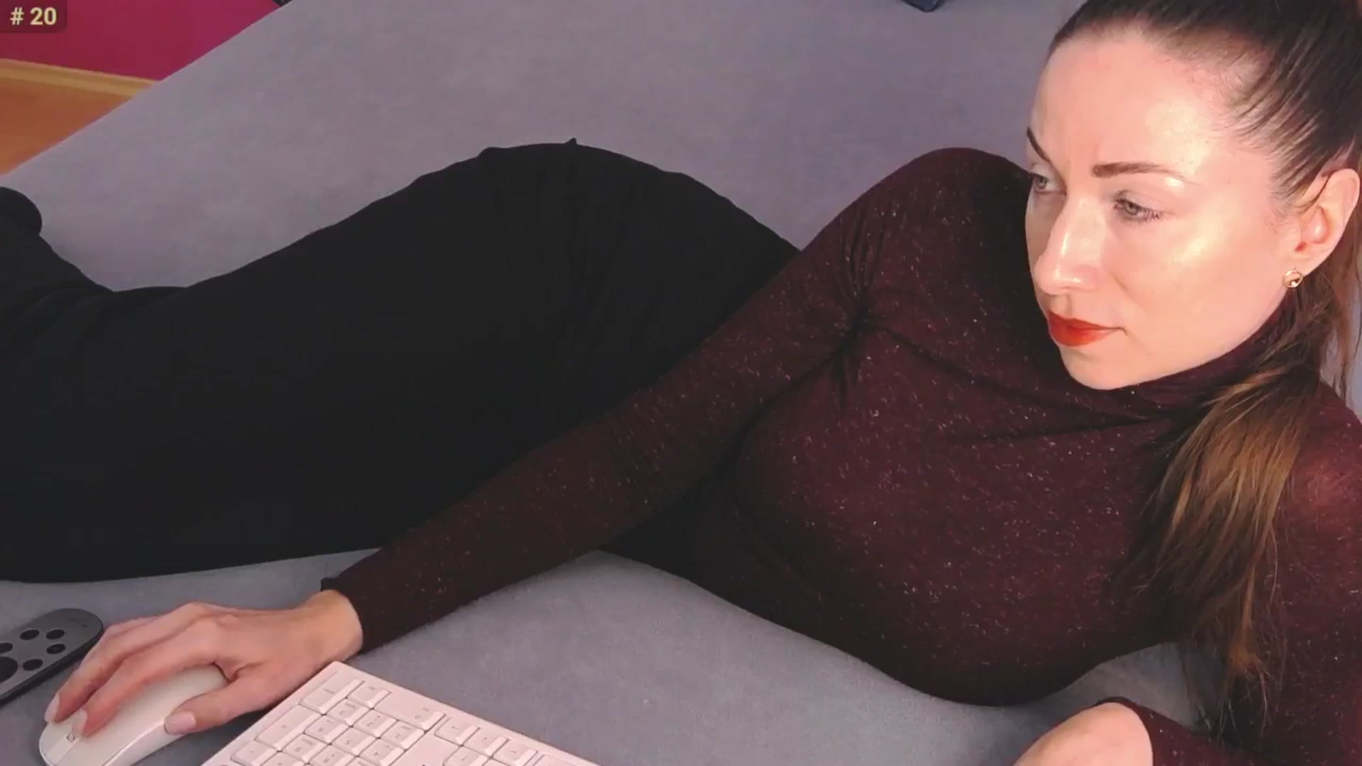 Gallery image thumbnail from ErinOn's myfreecams stream on, 03/31/2026, 10:43 image 12 of 20