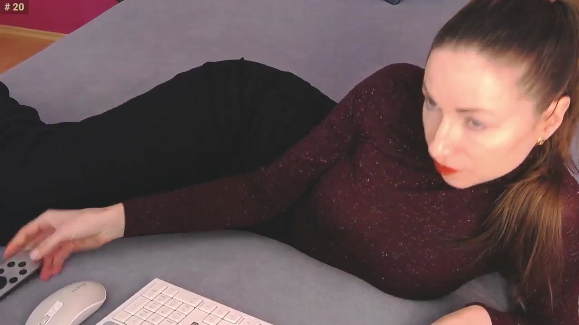 Gallery image thumbnail from ErinOn's myfreecams stream on, 03/31/2026, 10:43 image 4 of 20