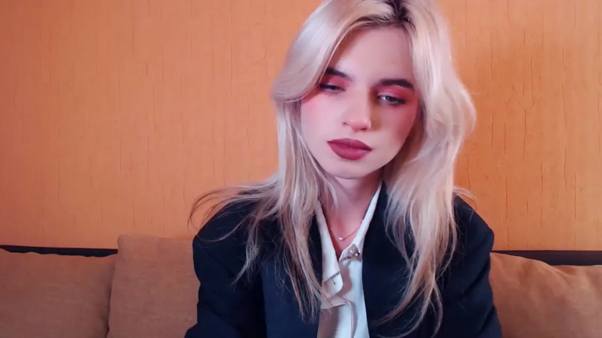 Gallery image thumbnail from Erineys's myfreecams stream on, 10/08/2023, 12:40 image 9 of 20
