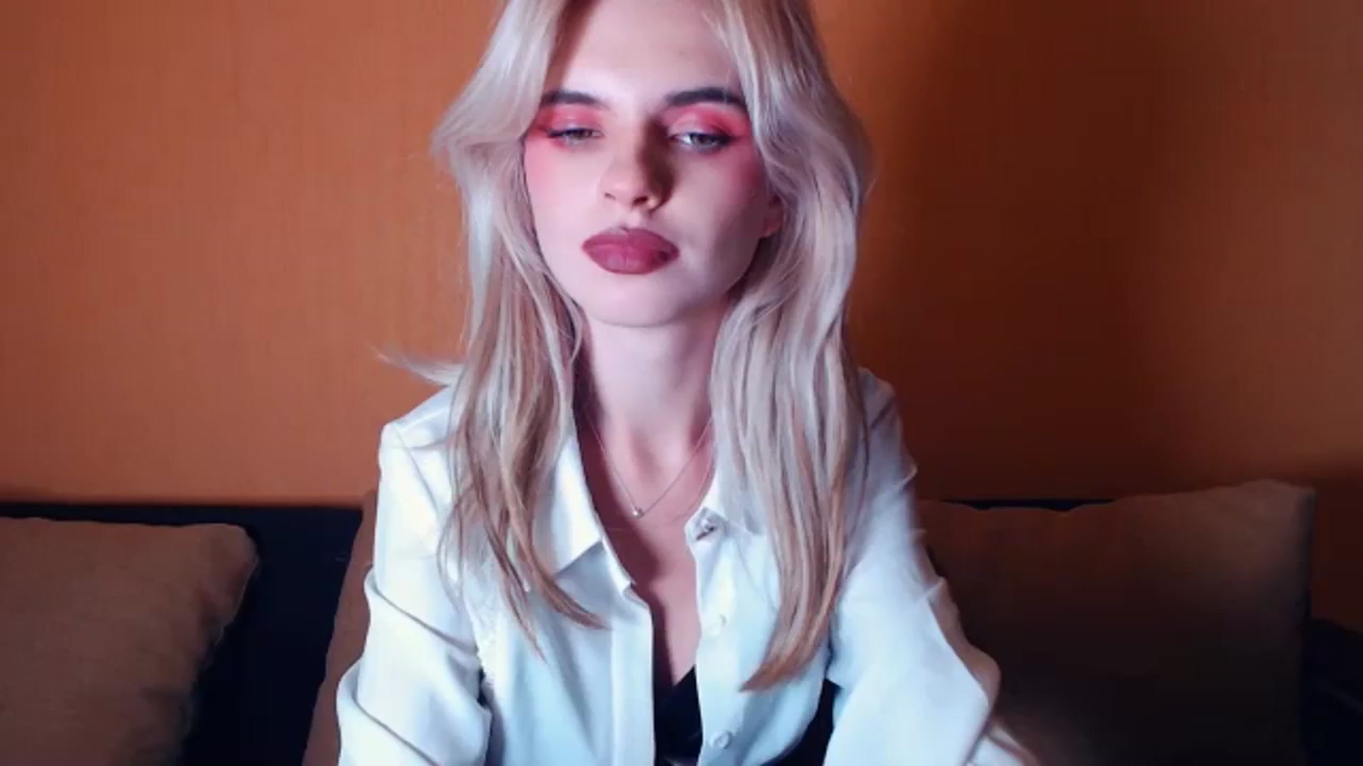 Gallery image thumbnail from Erineys's myfreecams stream on, 10/08/2023, 16:58 image 19 of 20