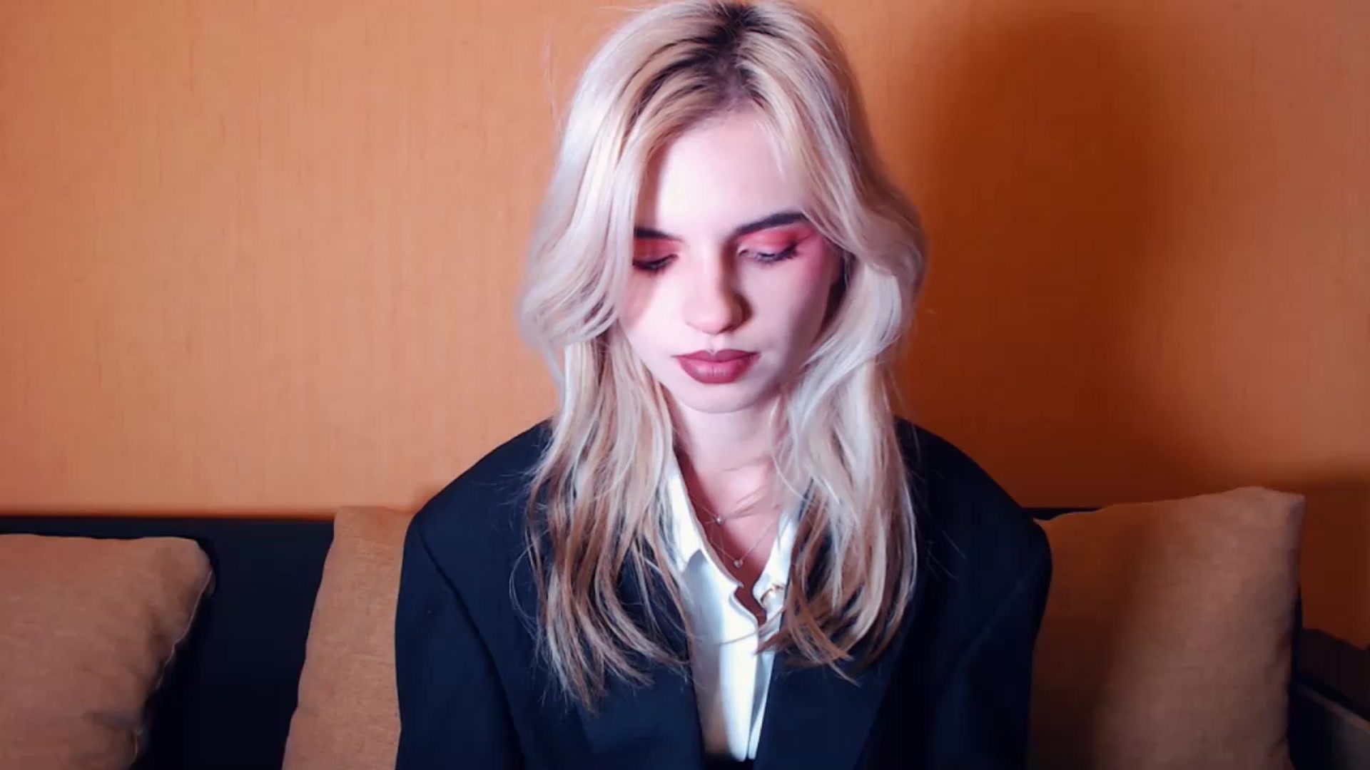Gallery image thumbnail from Erineys's myfreecams stream on, 10/08/2023, 16:58 image 9 of 20
