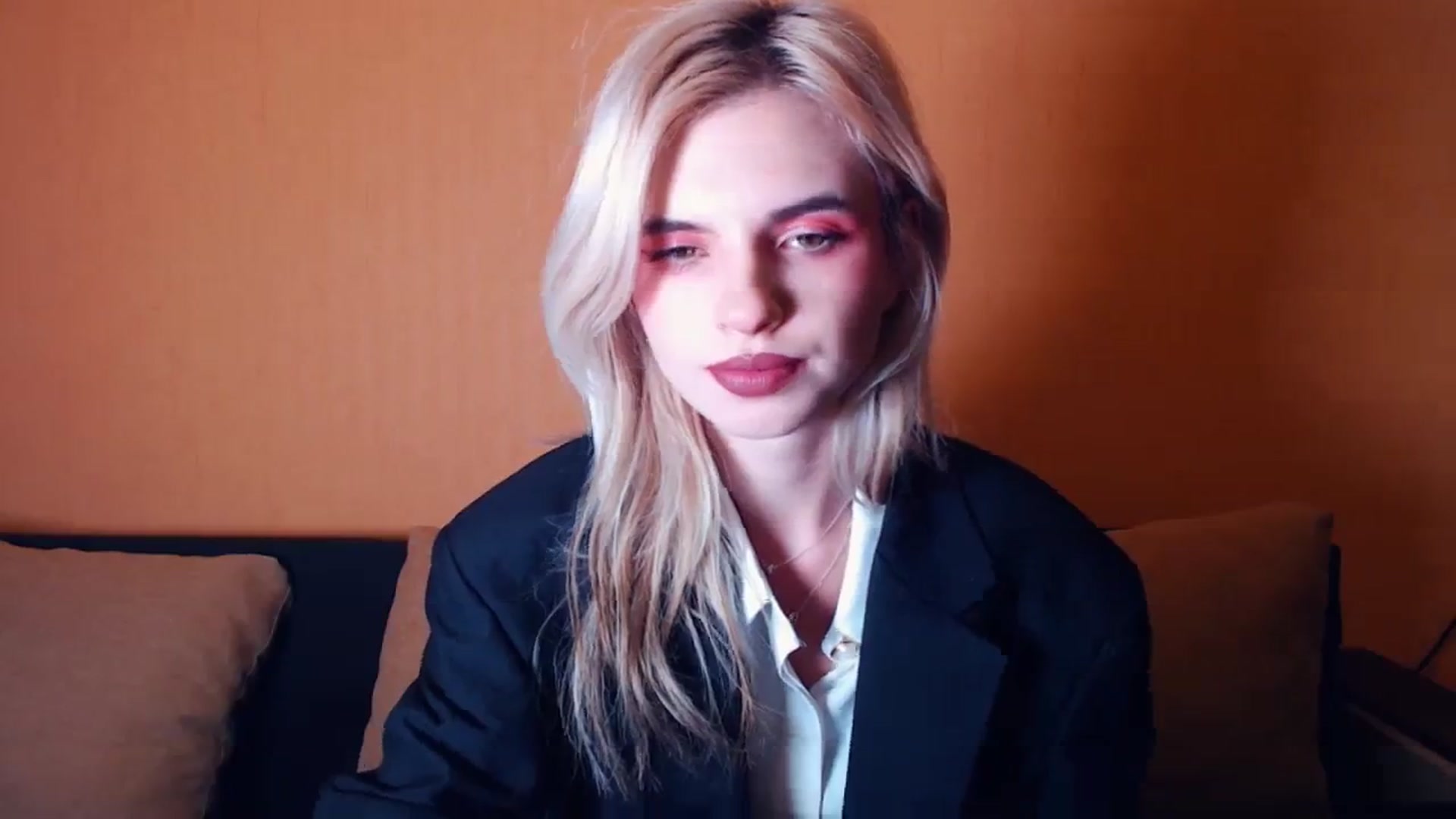 Gallery image thumbnail from Erineys's myfreecams stream on, 10/08/2023, 16:58 image 5 of 20