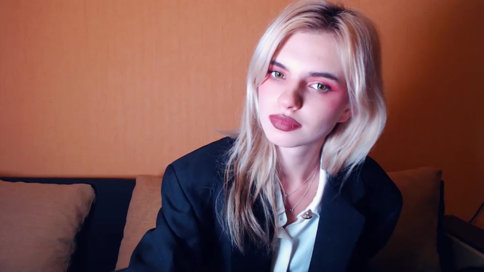 Gallery image thumbnail from Erineys's myfreecams stream on, 10/08/2023, 16:58 image 3 of 20