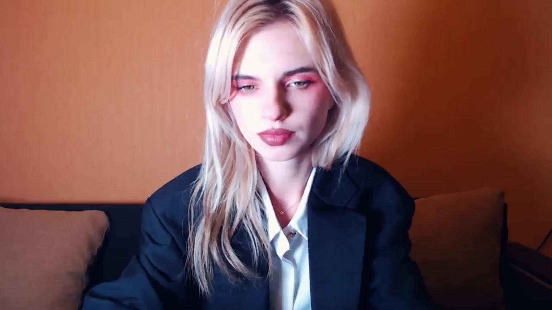 Gallery image thumbnail from Erineys's myfreecams stream on, 10/08/2023, 16:58 image 2 of 20