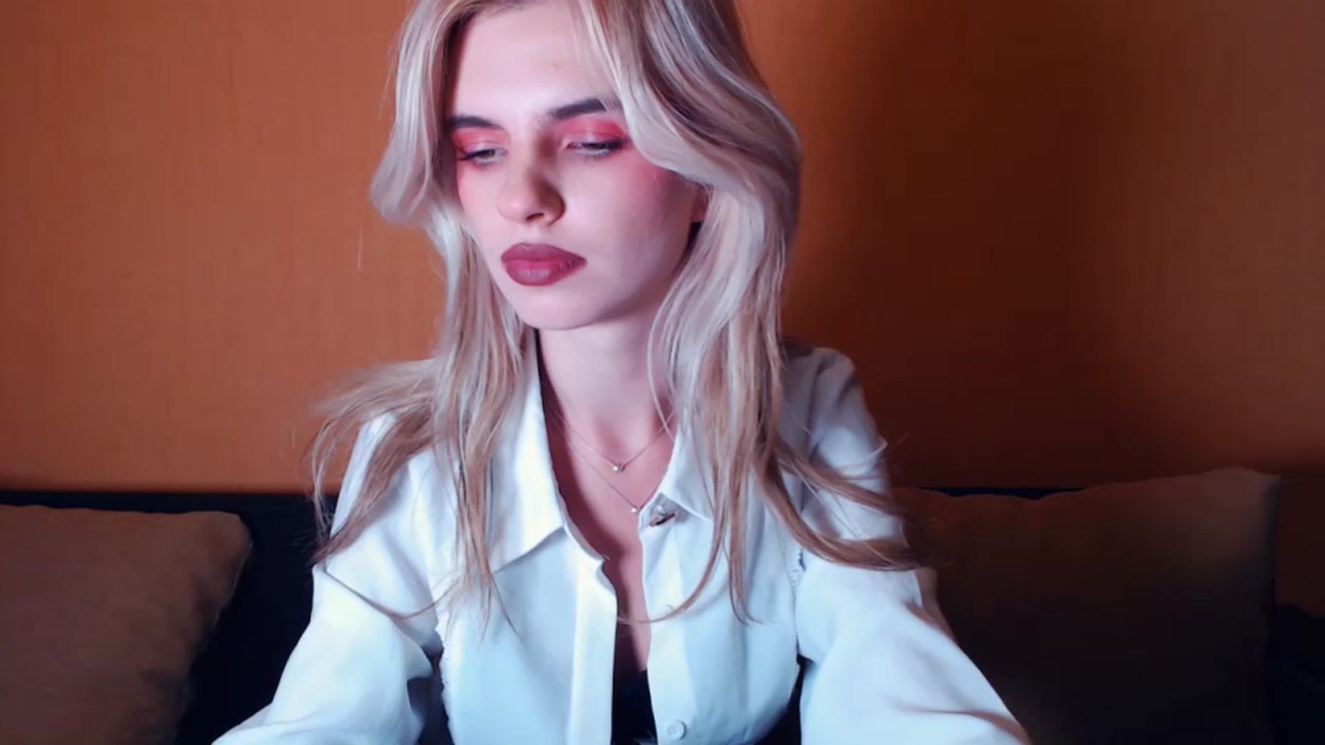 Gallery image thumbnail from Erineys's myfreecams stream on, 10/08/2023, 16:58 image 18 of 20