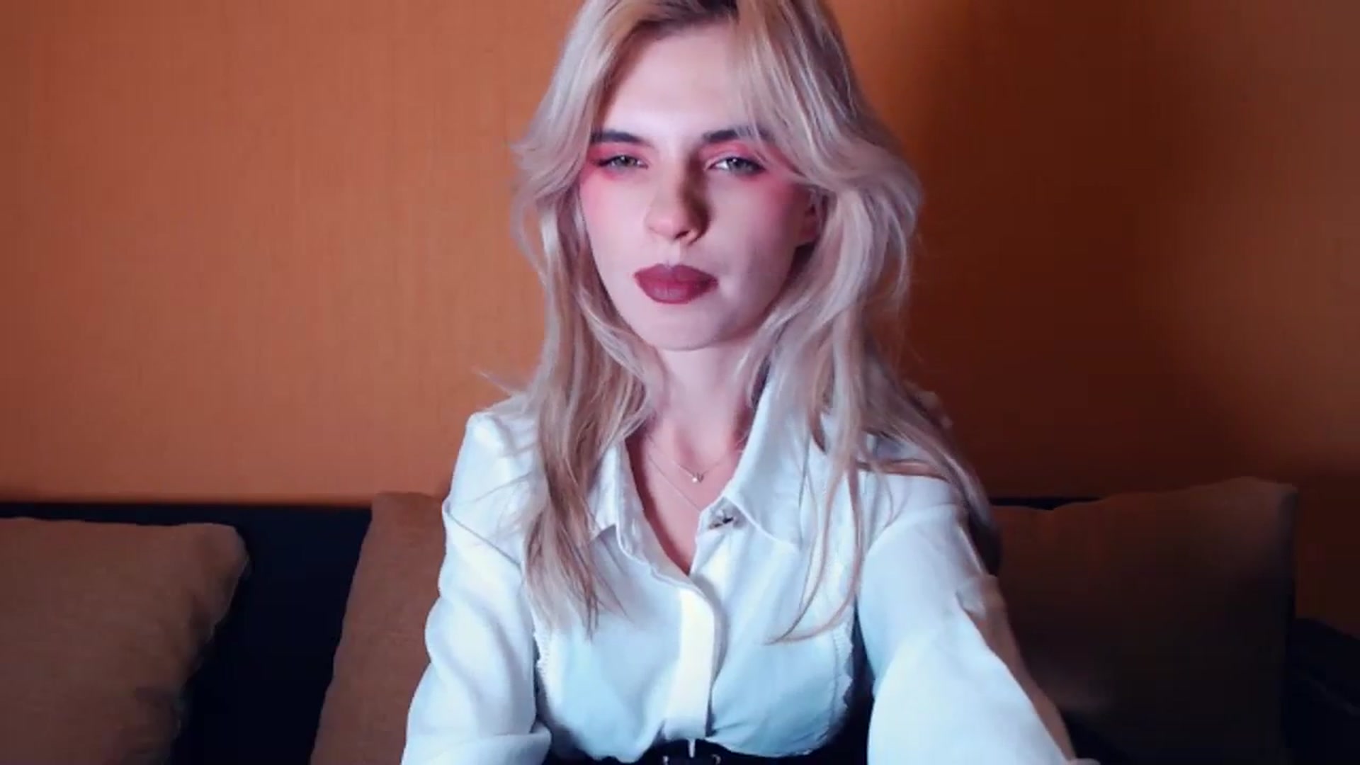 Gallery image thumbnail from Erineys's myfreecams stream on, 10/08/2023, 16:58 image 14 of 20