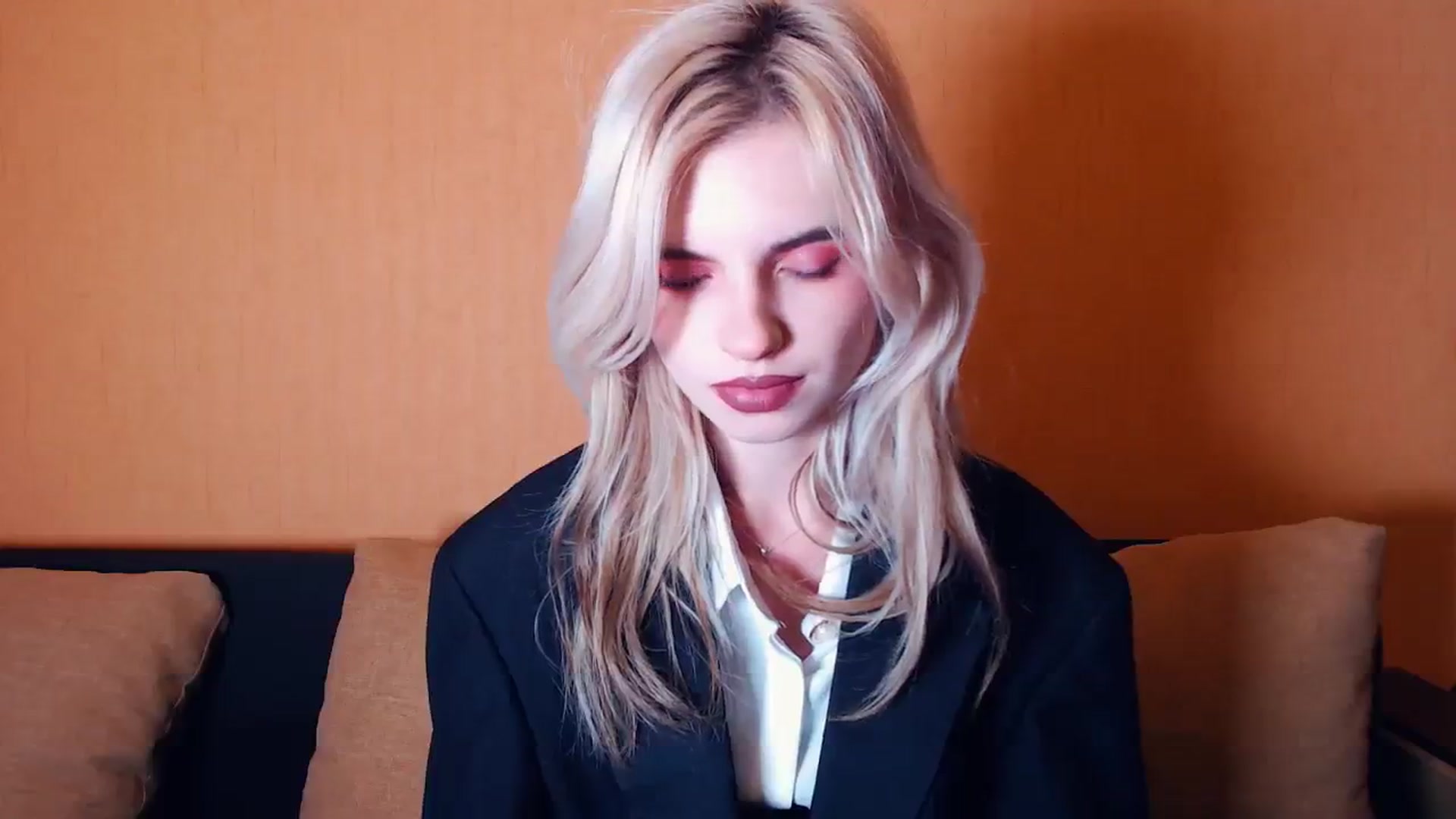 Gallery image thumbnail from Erineys's myfreecams stream on, 10/08/2023, 16:58 image 7 of 20
