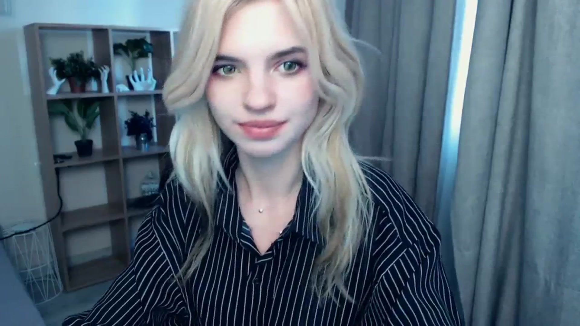 Gallery image thumbnail from Erineys's myfreecams stream on, 10/10/2023, 14:10 image 18 of 20