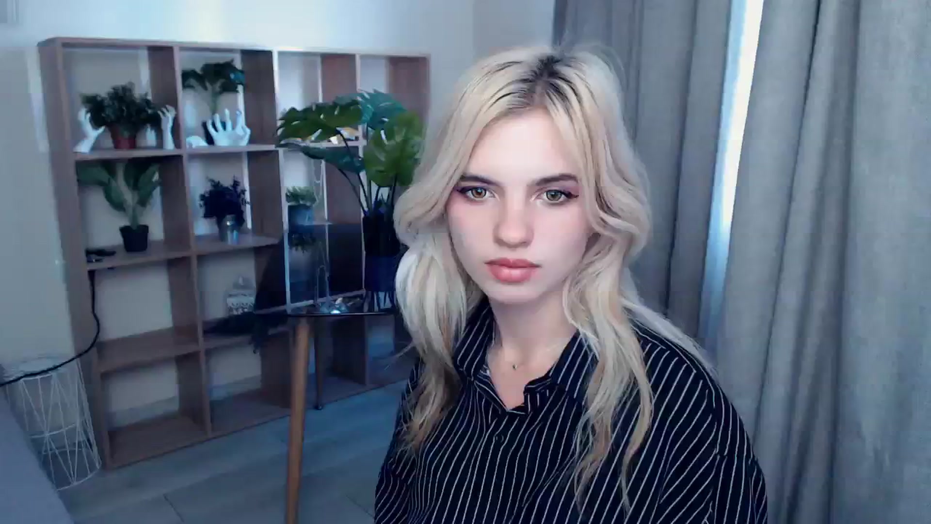 Gallery image thumbnail from Erineys's myfreecams stream on, 10/10/2023, 14:10 image 11 of 20