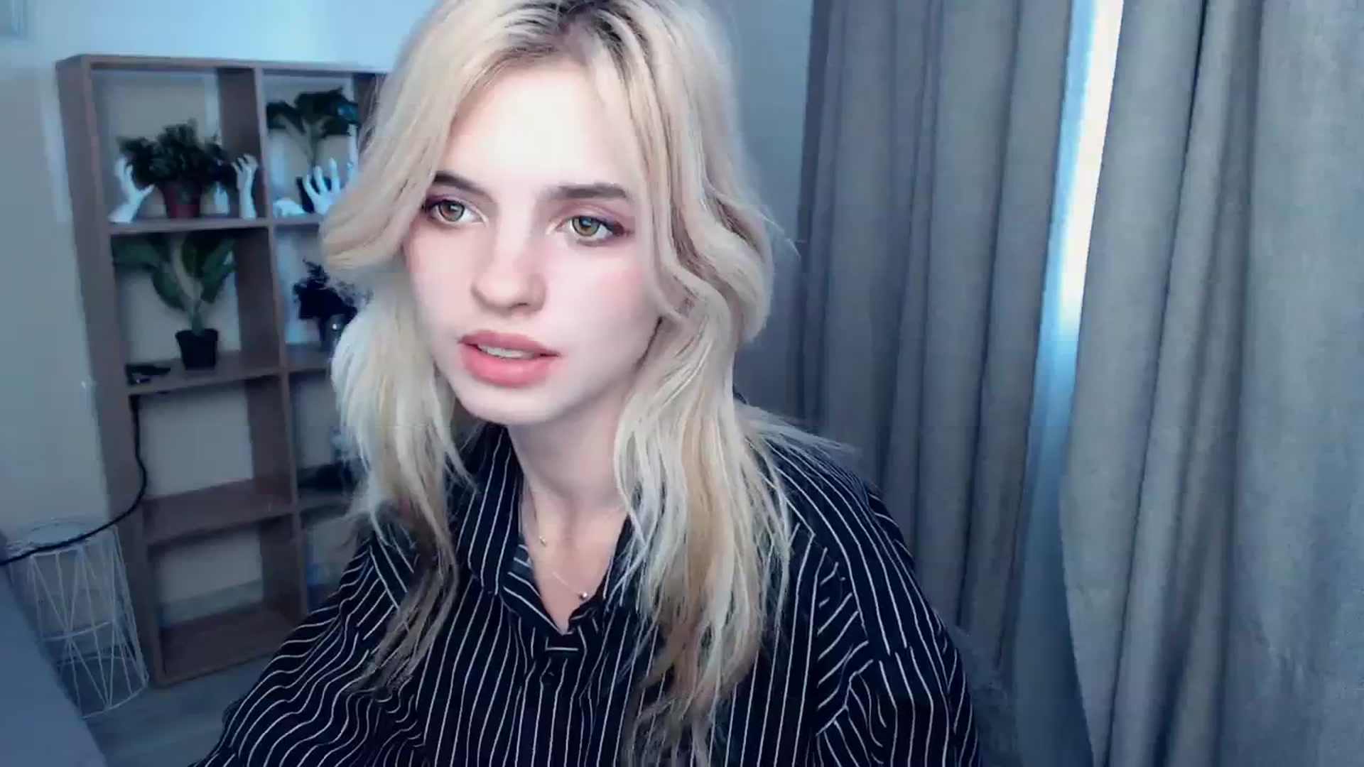 Gallery image thumbnail from Erineys's myfreecams stream on, 10/10/2023, 14:10 image 19 of 20