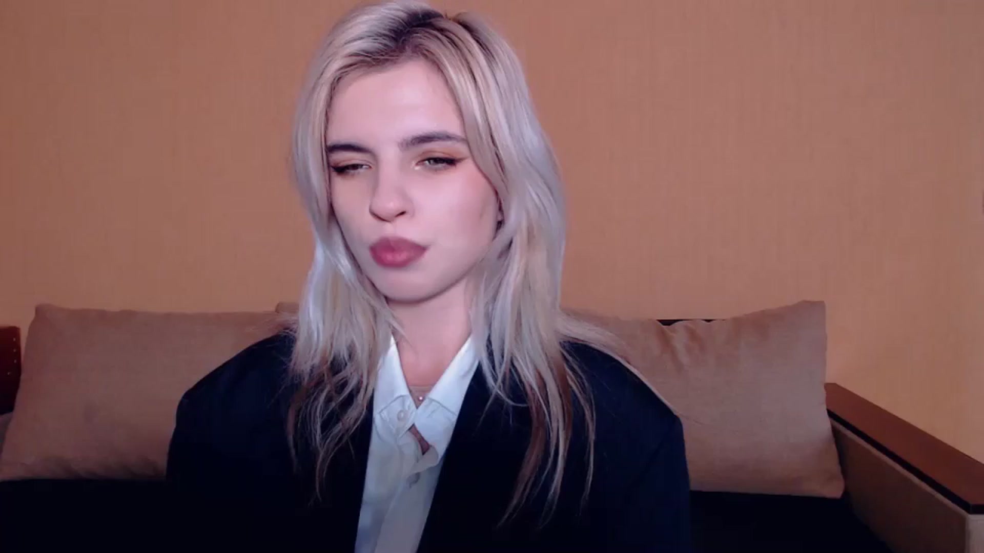 Gallery image thumbnail from Erineys's myfreecams stream on, 10/13/2023, 15:02 image 1 of 20