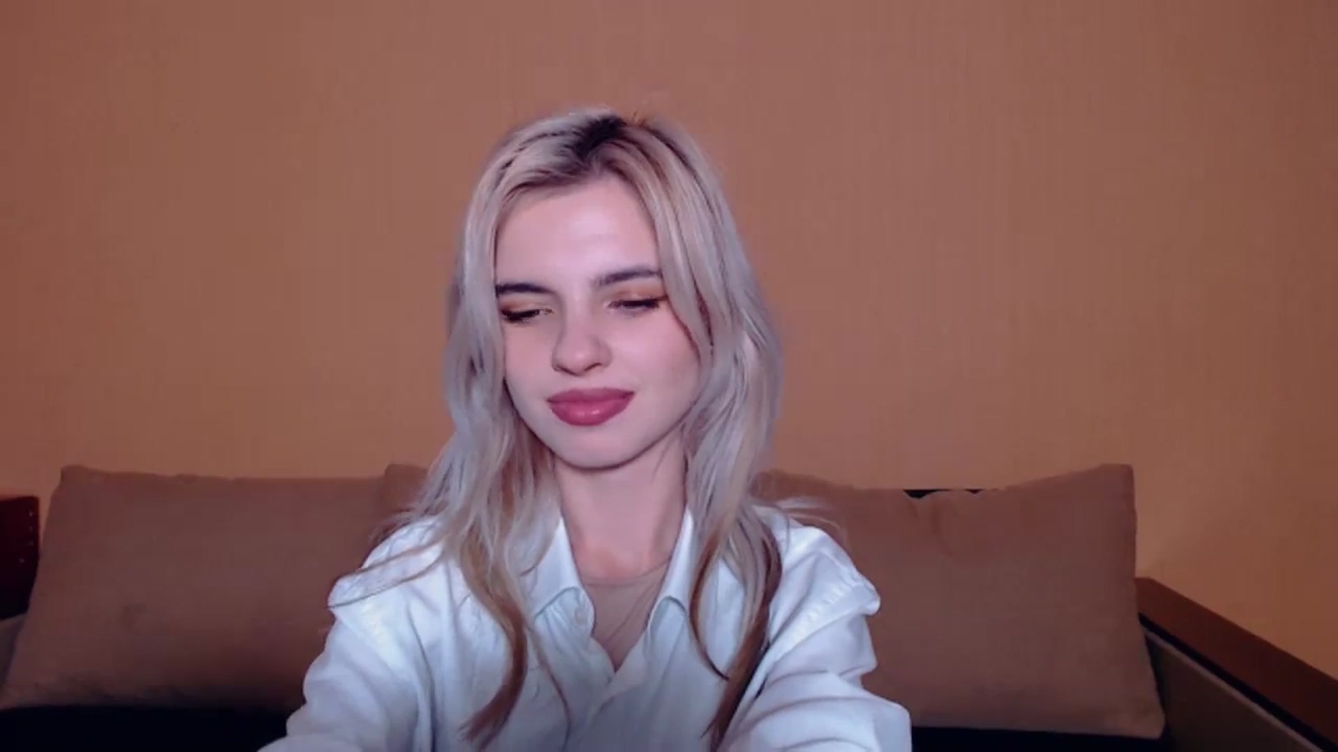 Gallery image thumbnail from Erineys's myfreecams stream on, 10/13/2023, 15:43 image 7 of 20