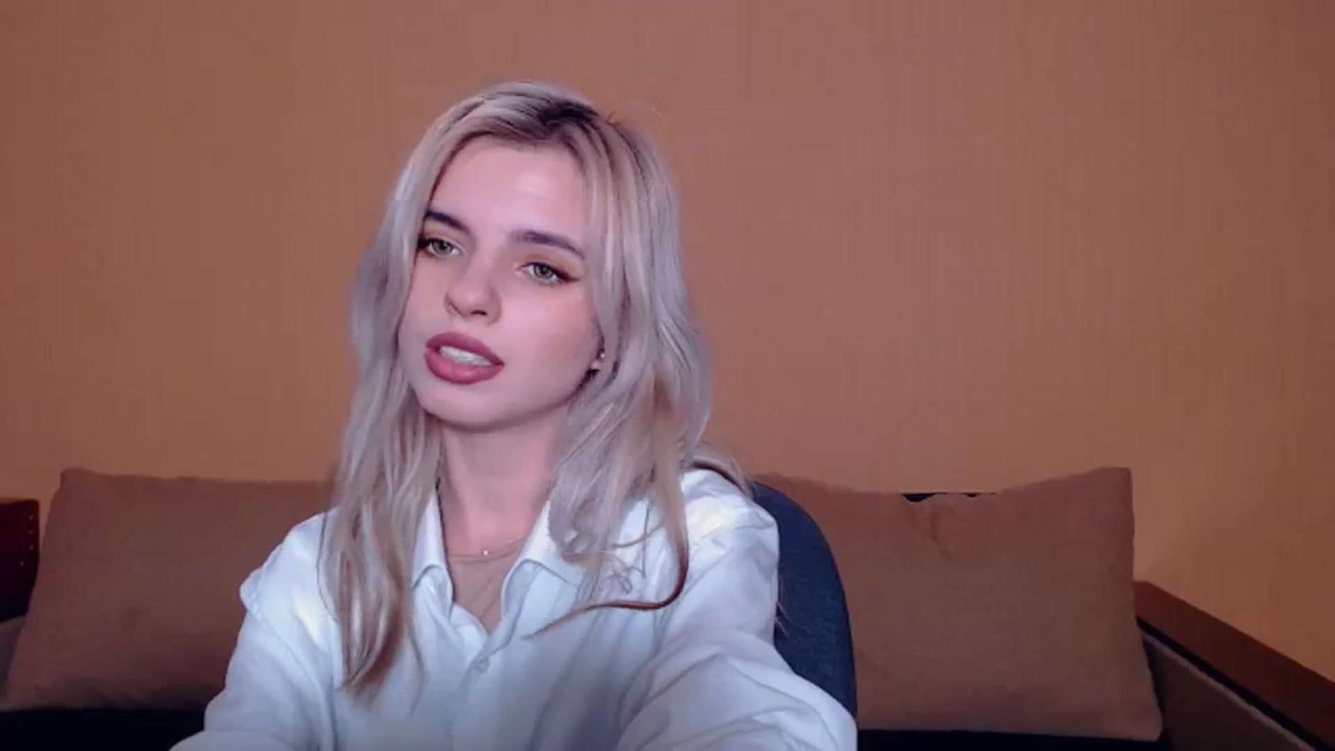 Gallery image thumbnail from Erineys's myfreecams stream on, 10/13/2023, 15:43 image 12 of 20