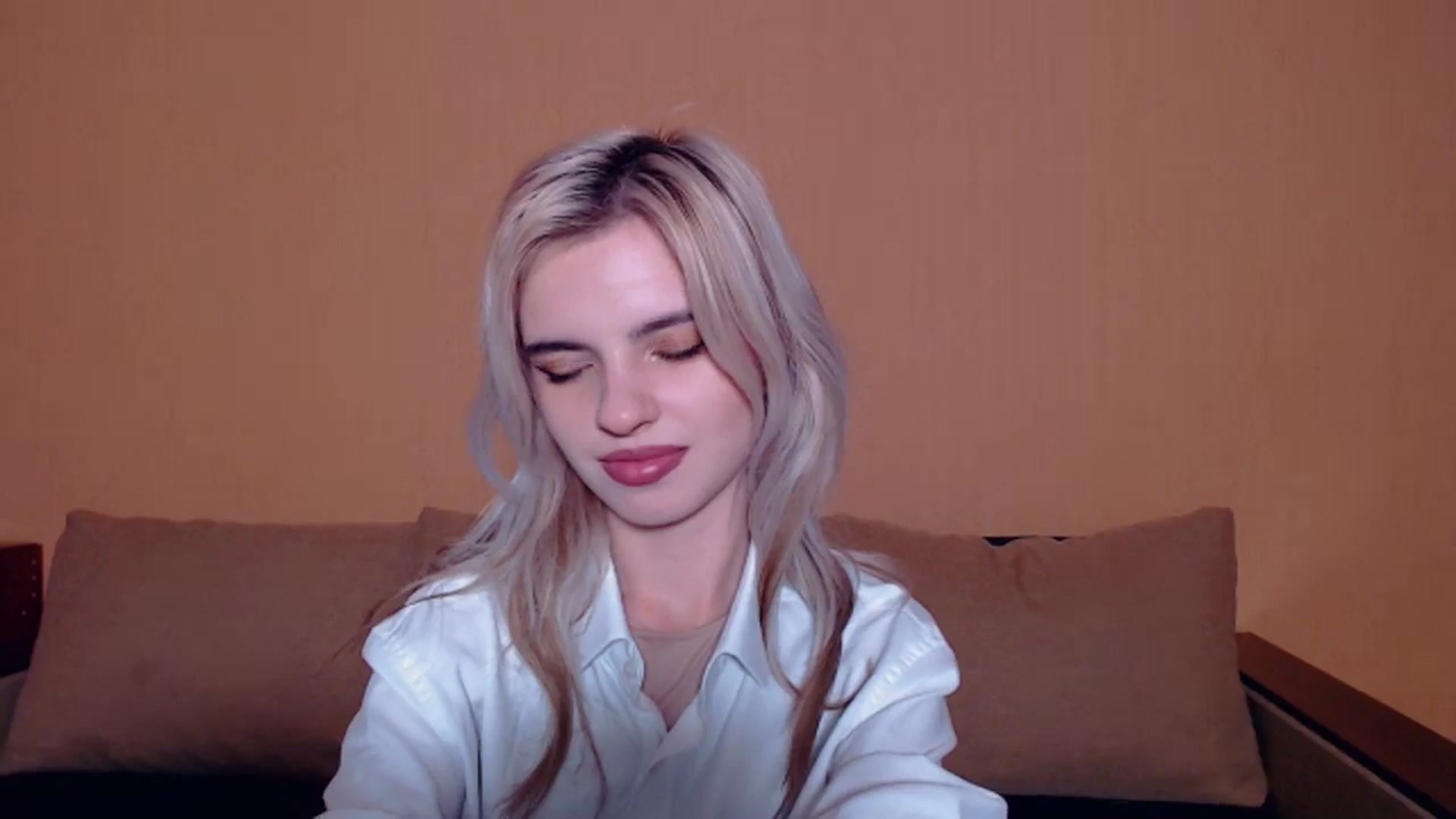 Gallery image thumbnail from Erineys's myfreecams stream on, 10/13/2023, 15:43 image 6 of 20