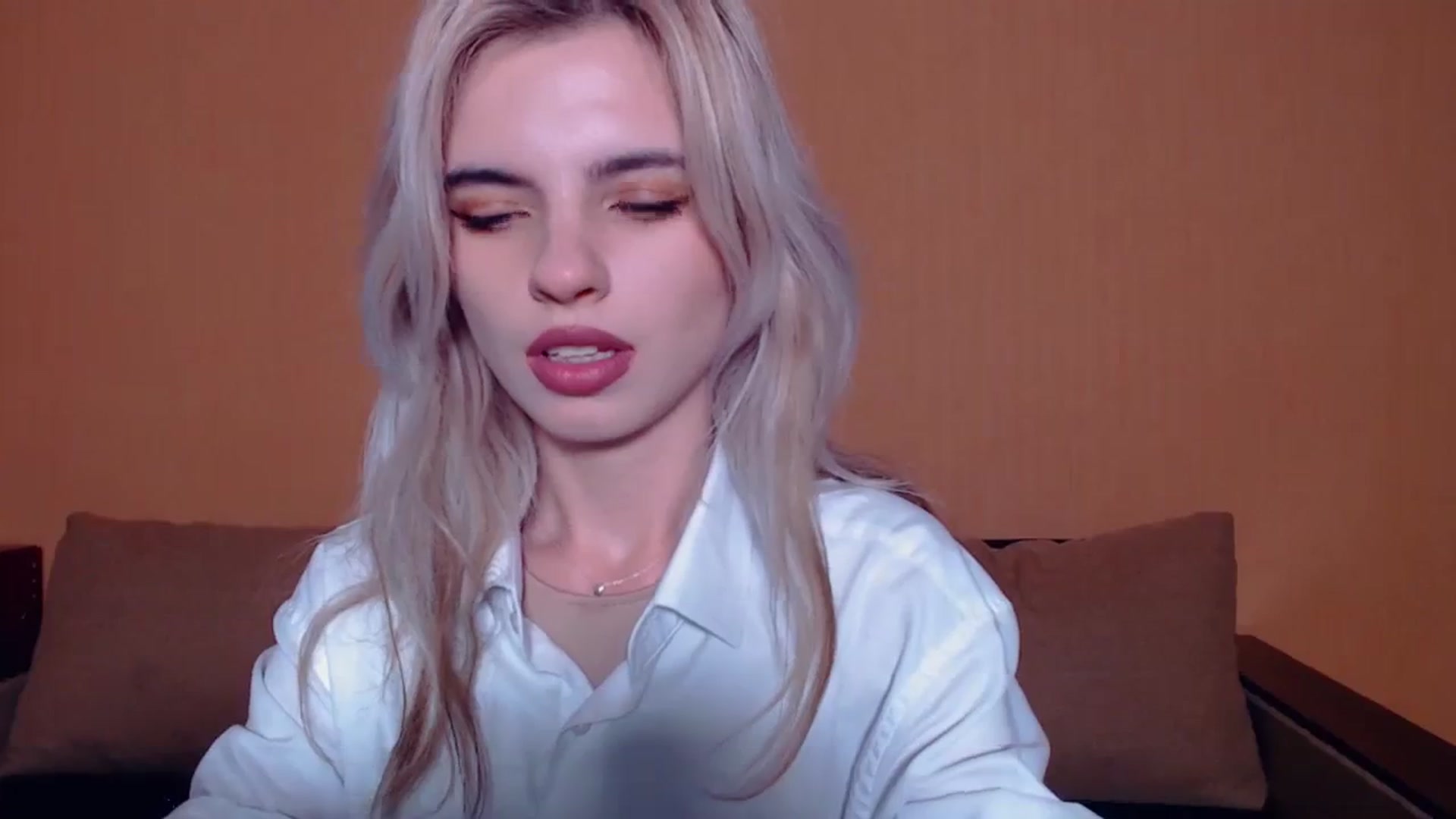 Gallery image thumbnail from Erineys's myfreecams stream on, 10/13/2023, 15:43 image 2 of 20