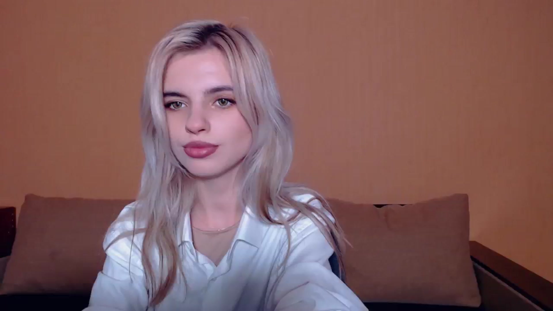 Gallery image thumbnail from Erineys's myfreecams stream on, 10/13/2023, 16:13 image 3 of 20