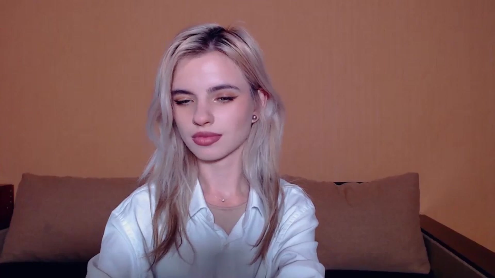 Gallery image thumbnail from Erineys's myfreecams stream on, 10/13/2023, 16:13 image 16 of 20