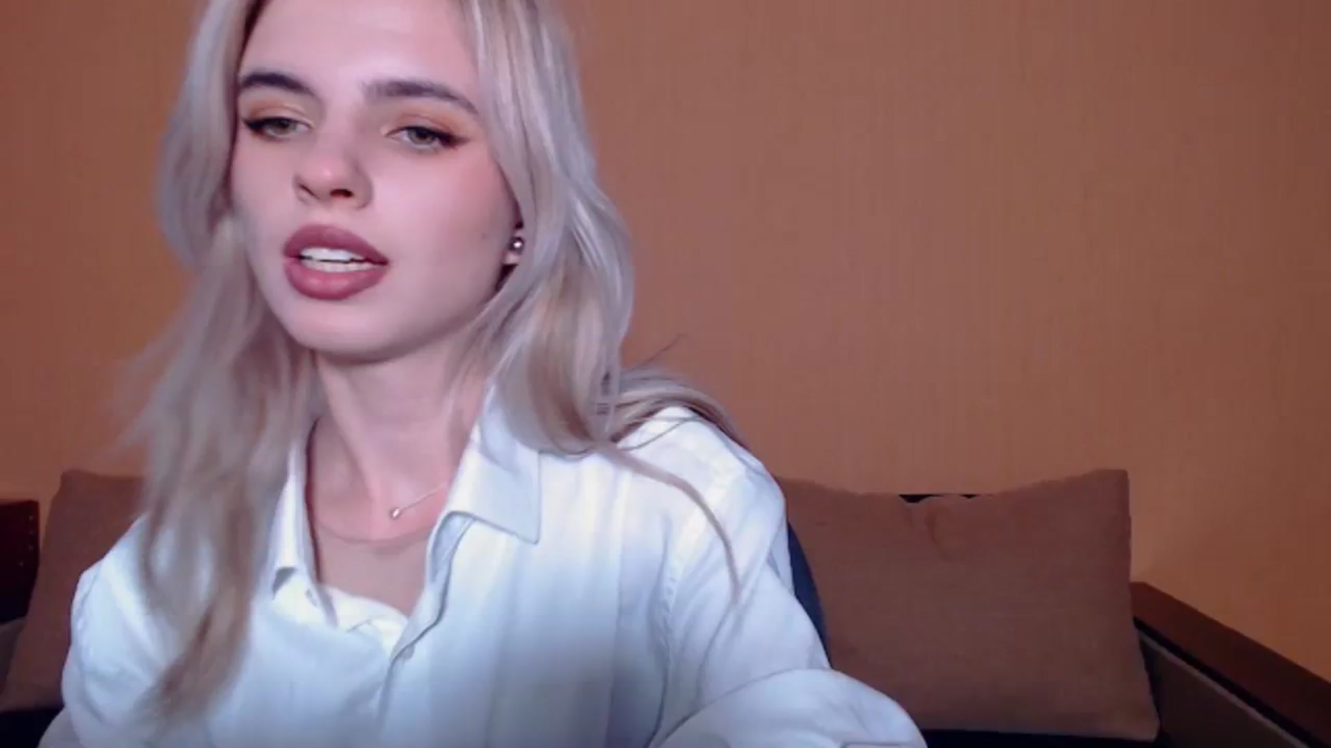 Gallery image thumbnail from Erineys's myfreecams stream on, 10/13/2023, 16:13 image 1 of 20