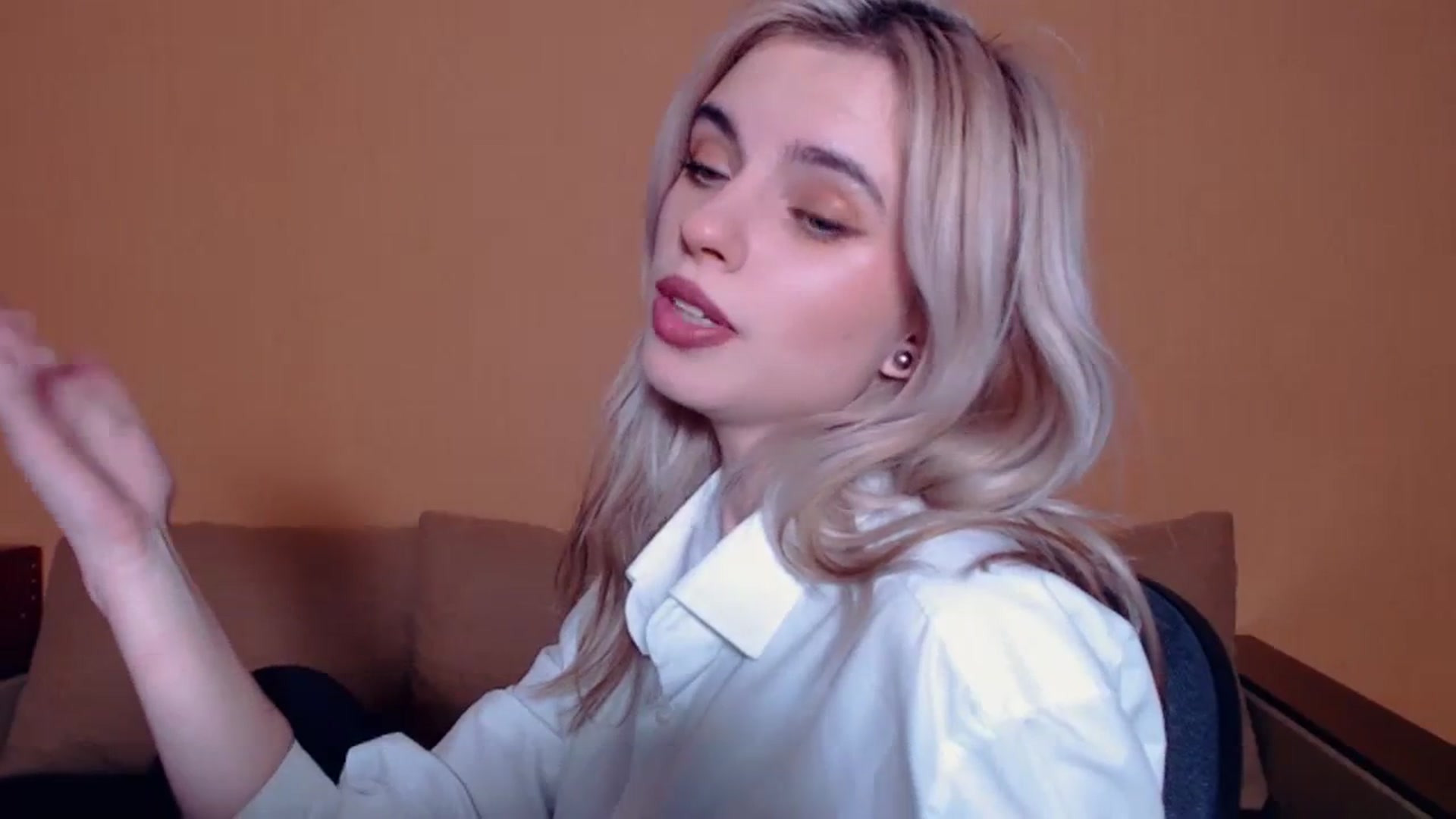 Gallery image thumbnail from Erineys's myfreecams stream on, 10/13/2023, 16:13 image 4 of 20