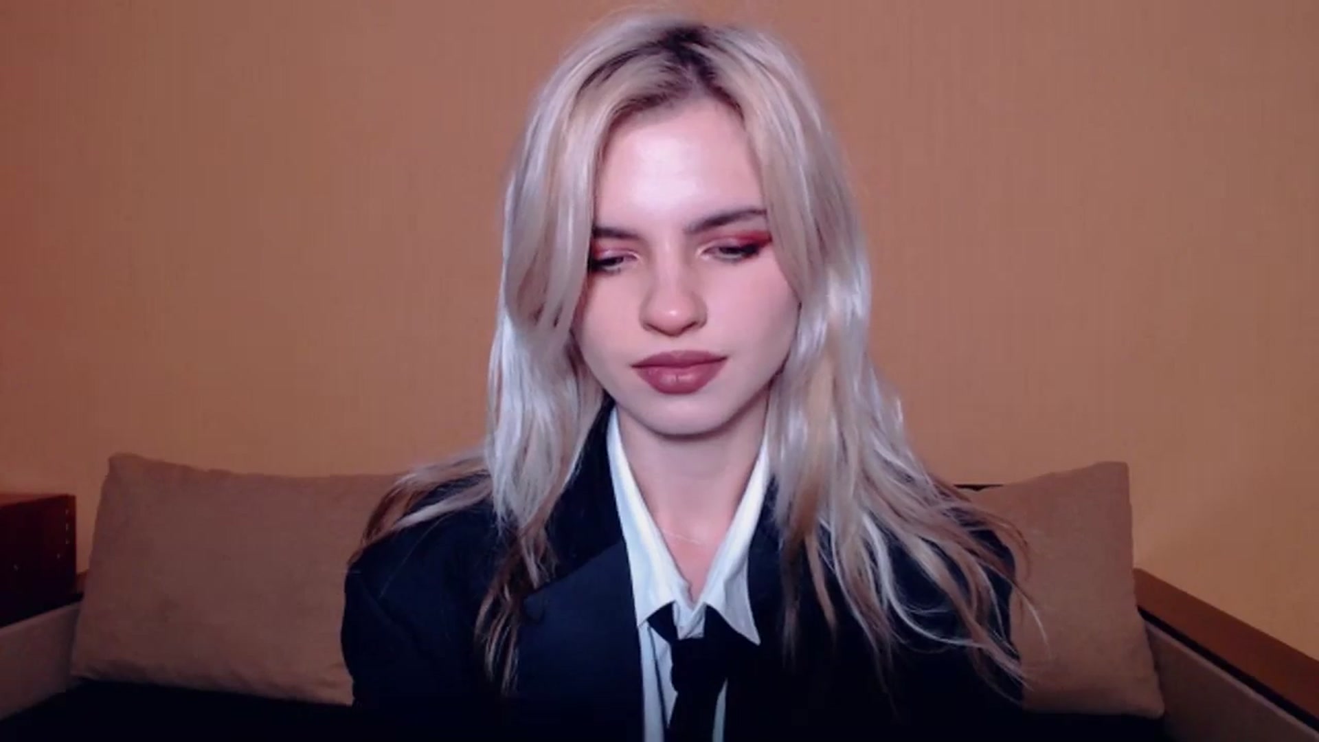 Gallery image thumbnail from Erineys's myfreecams stream on, 10/15/2023, 13:39 image 14 of 20