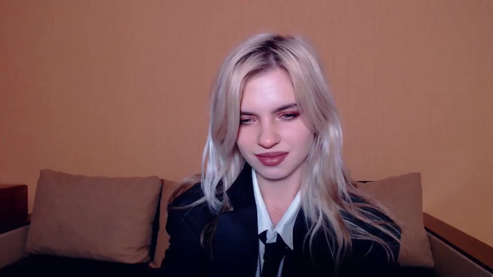 Gallery image thumbnail from Erineys's myfreecams stream on, 10/15/2023, 13:39 image 19 of 20