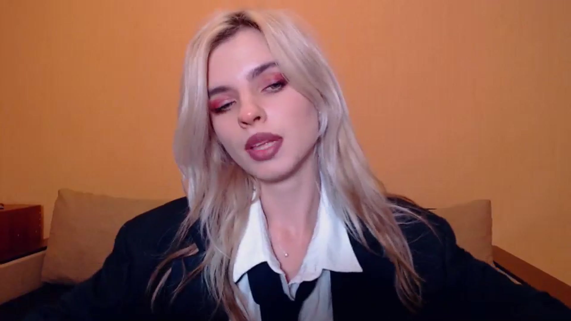Gallery image thumbnail from Erineys's myfreecams stream on, 10/15/2023, 16:26 image 2 of 20