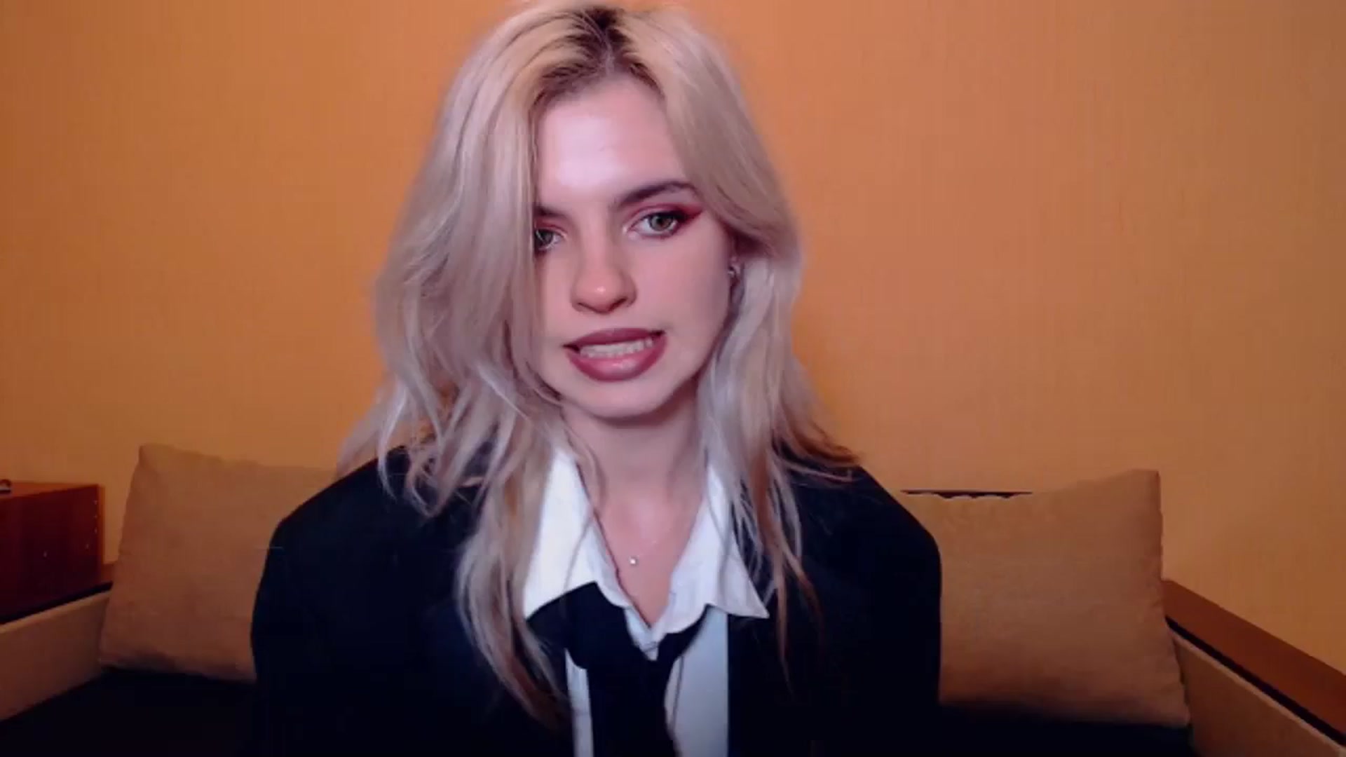 Gallery image thumbnail from Erineys's myfreecams stream on, 10/15/2023, 16:26 image 17 of 20