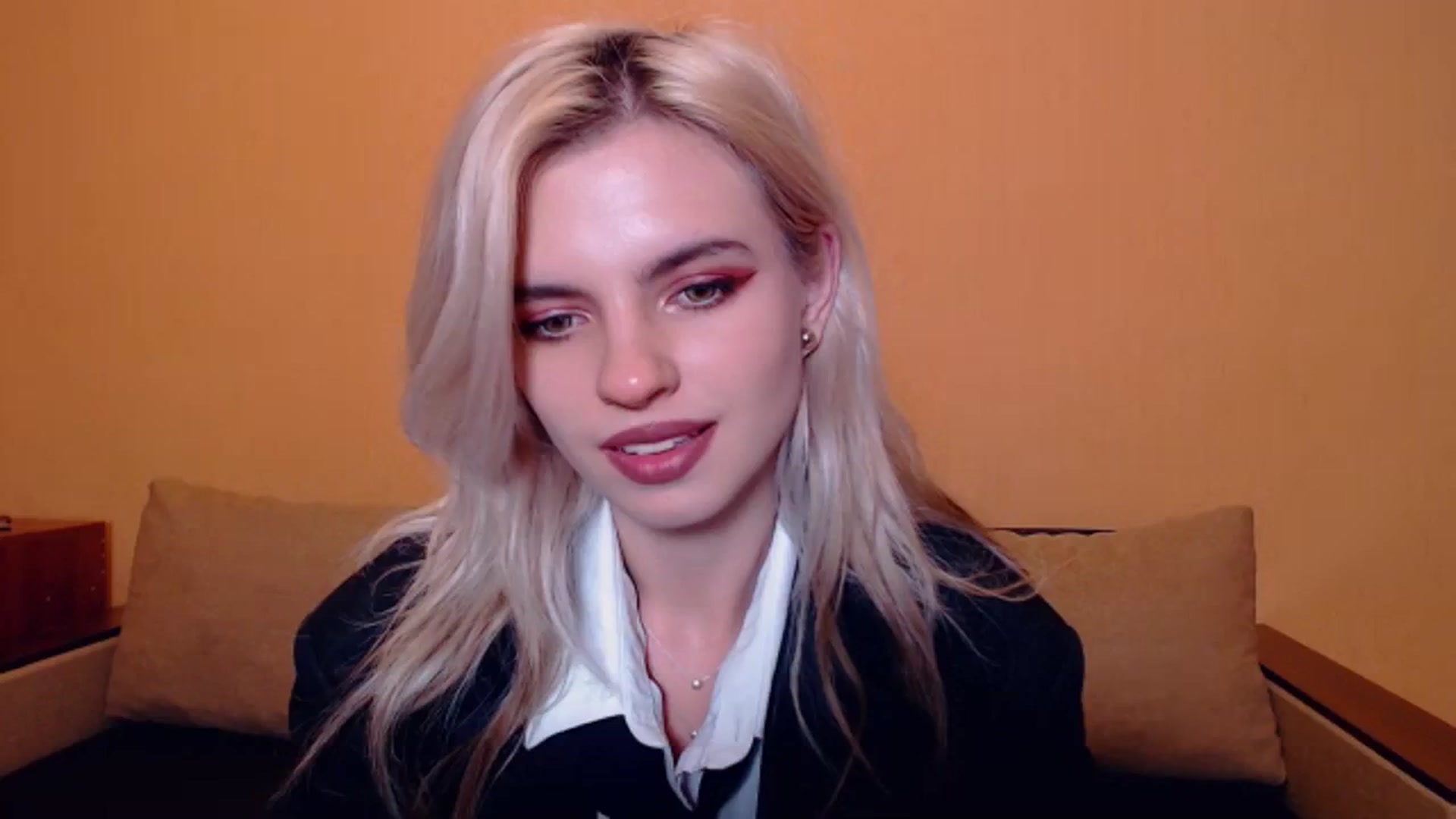 Gallery image thumbnail from Erineys's myfreecams stream on, 10/15/2023, 16:26 image 15 of 20