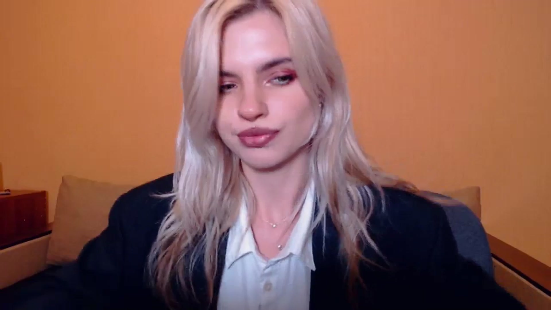 Gallery image thumbnail from Erineys's myfreecams stream on, 10/15/2023, 17:16 image 2 of 20