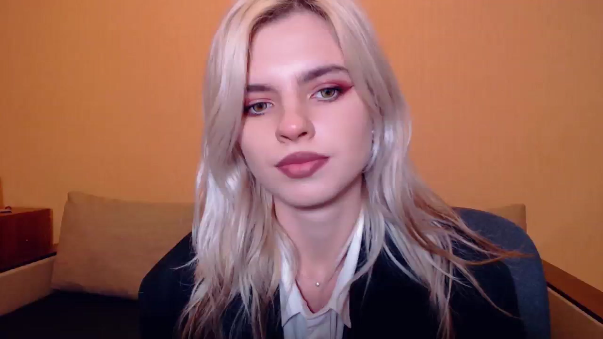 Gallery image thumbnail from Erineys's myfreecams stream on, 10/15/2023, 17:16 image 1 of 20