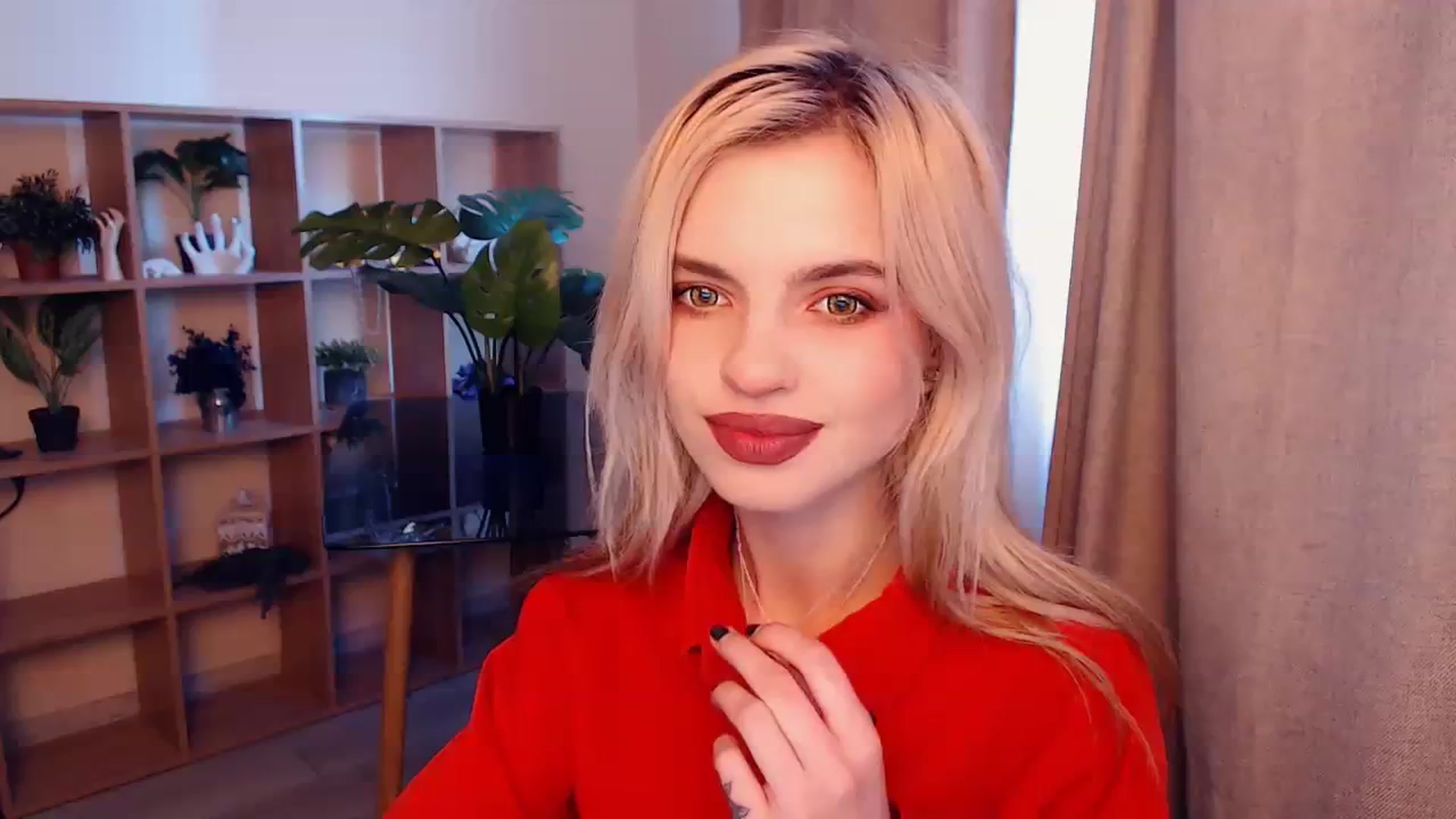 Gallery image thumbnail from Erineys's myfreecams stream on, 10/17/2023, 13:12 image 1 of 20