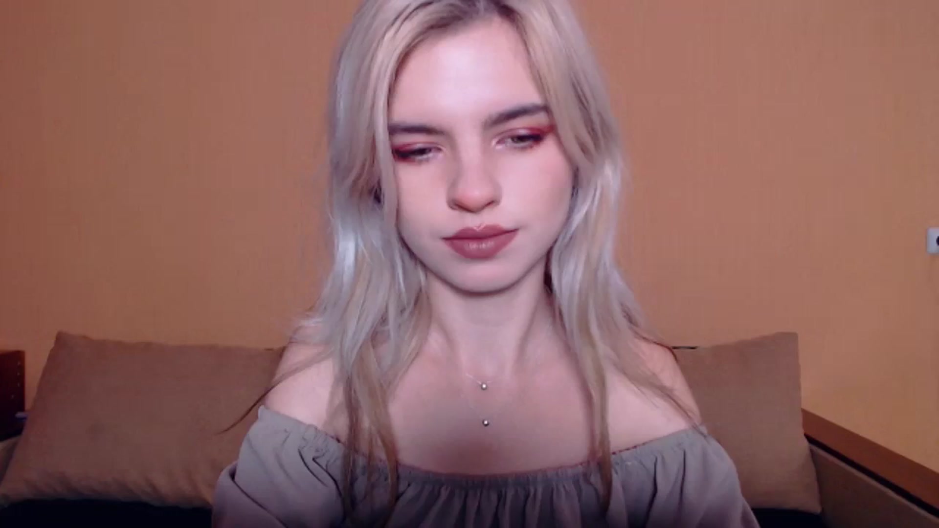 Gallery image thumbnail from Erineys's myfreecams stream on, 10/20/2023, 12:39 image 1 of 20