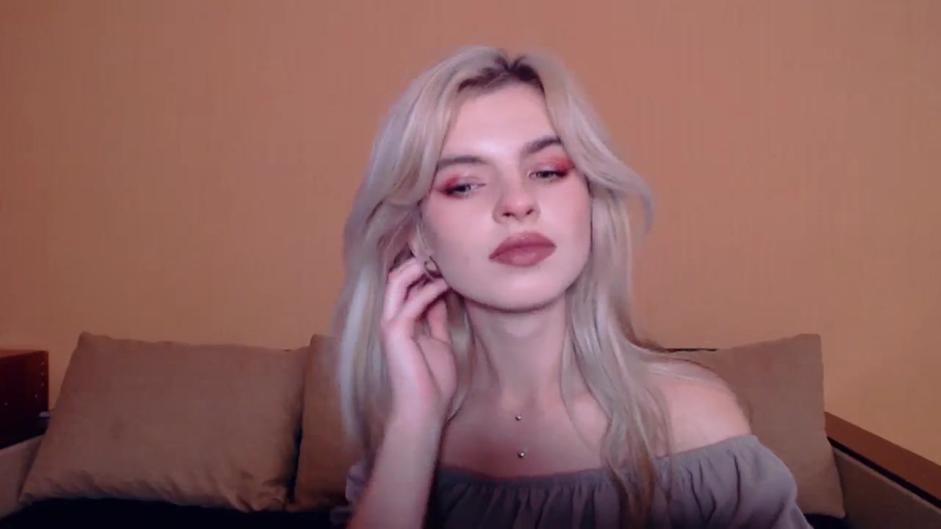 Gallery image thumbnail from Erineys's myfreecams stream on, 10/20/2023, 13:36 image 13 of 20