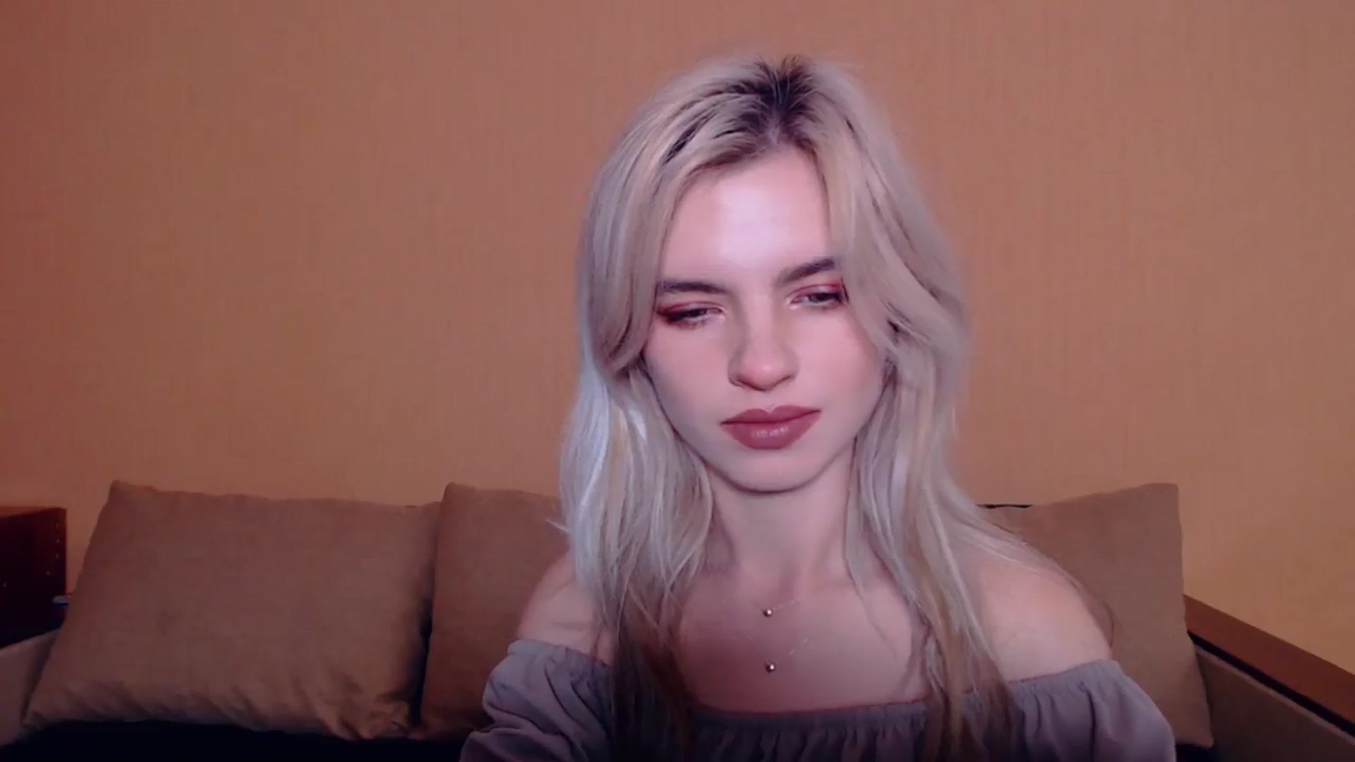 Gallery image thumbnail from Erineys's myfreecams stream on, 10/20/2023, 13:36 image 4 of 20