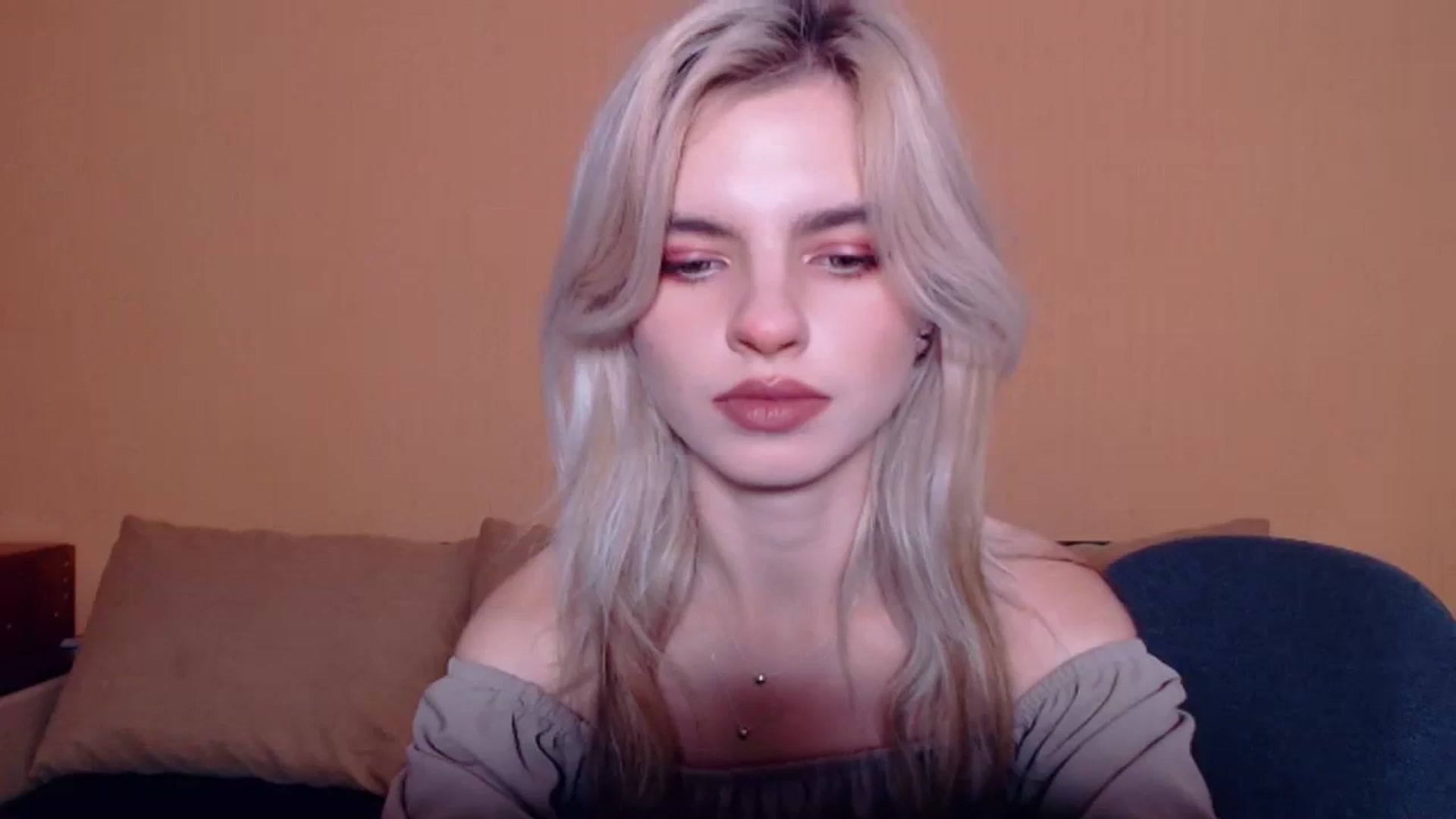 Gallery image thumbnail from Erineys's myfreecams stream on, 10/20/2023, 14:10 image 10 of 20