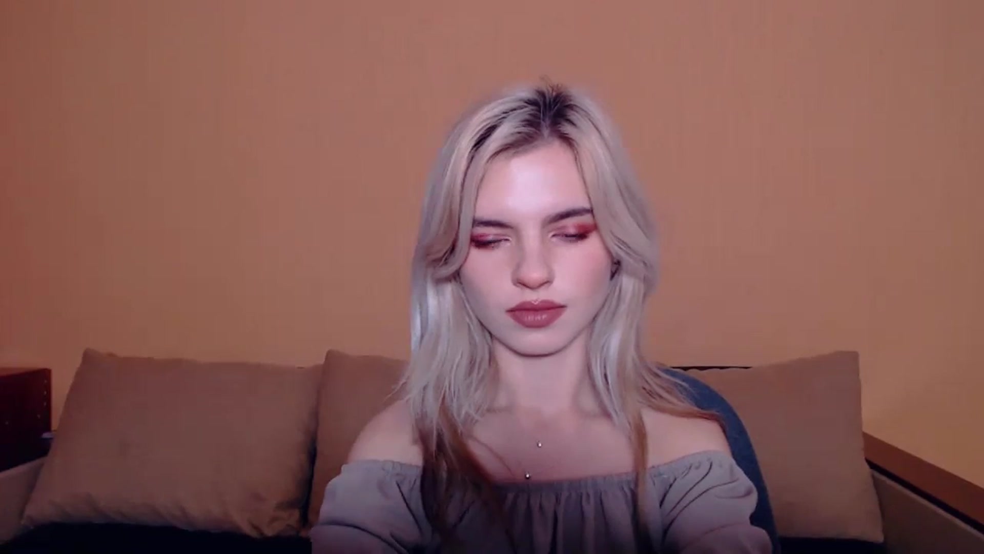 Gallery image thumbnail from Erineys's myfreecams stream on, 10/20/2023, 14:10 image 16 of 20